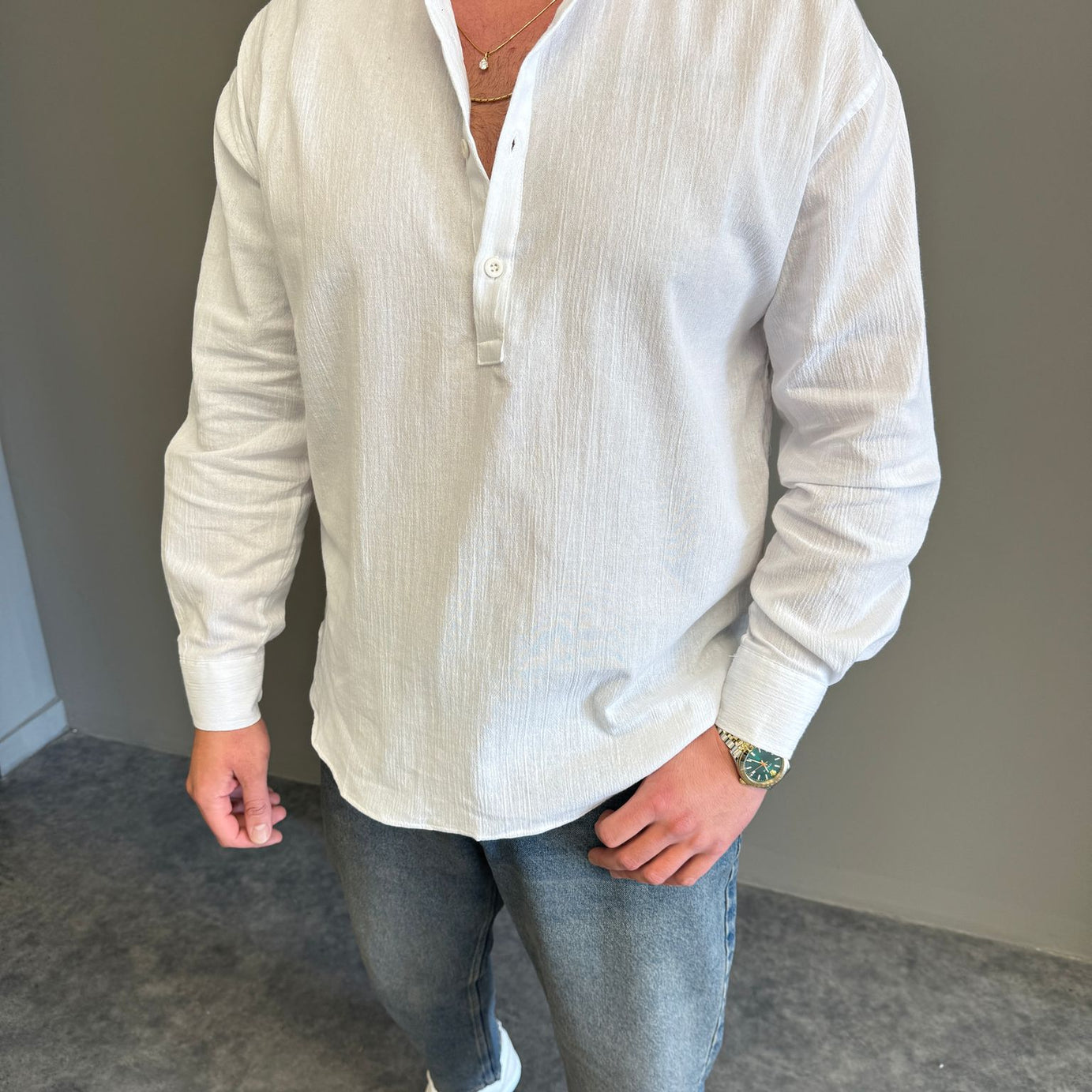 Siyah Hakim Yaka Yarım Pat Gömlek