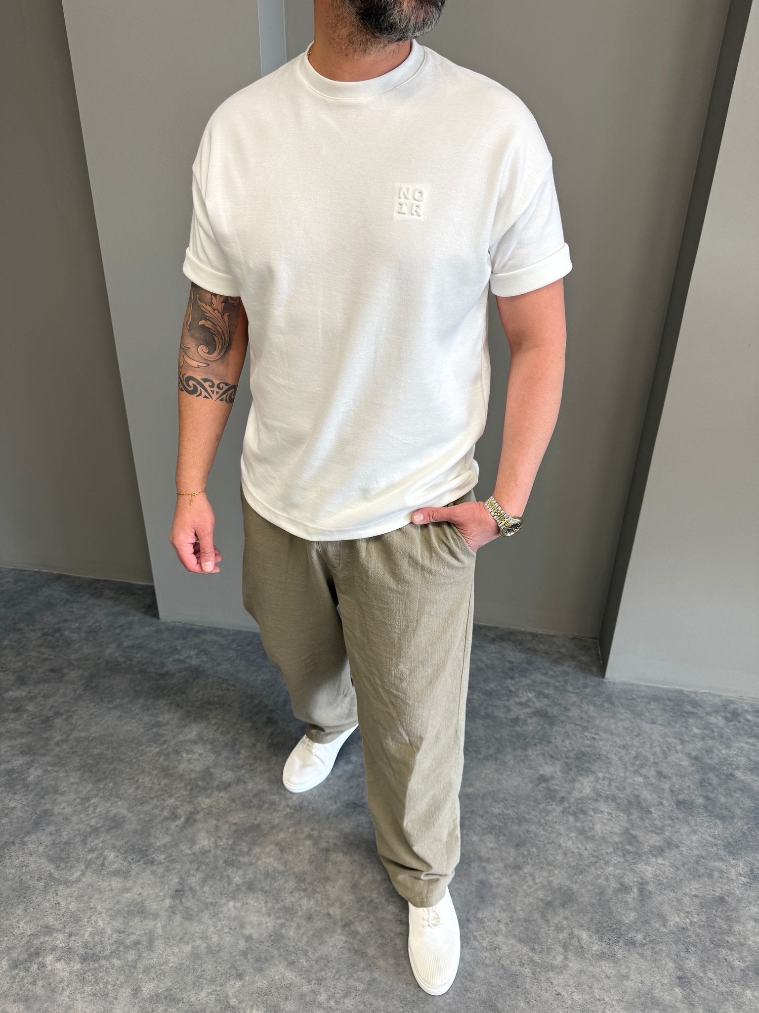 Beyaz Minimal Baskılı T-Shirt