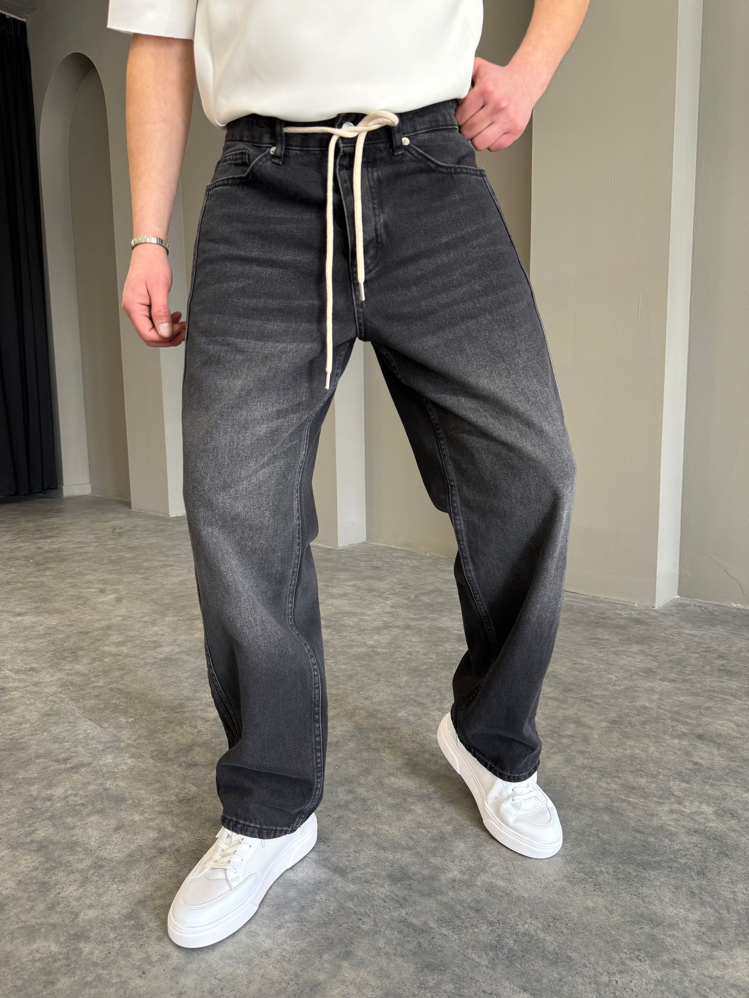 Siyah Tasarım Şeritli Jean