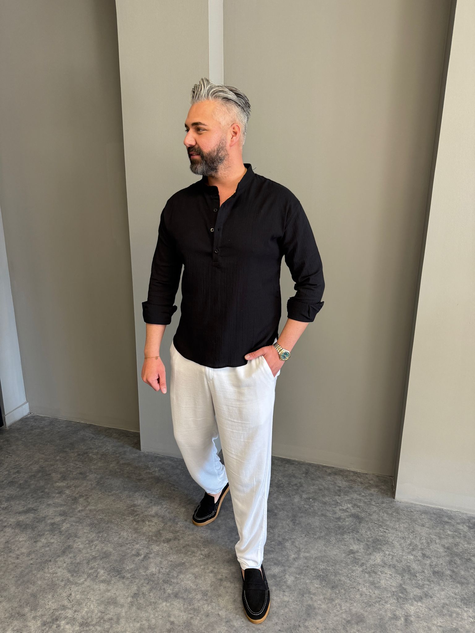 Siyah Hakim Yaka Yarım Pat Gömlek