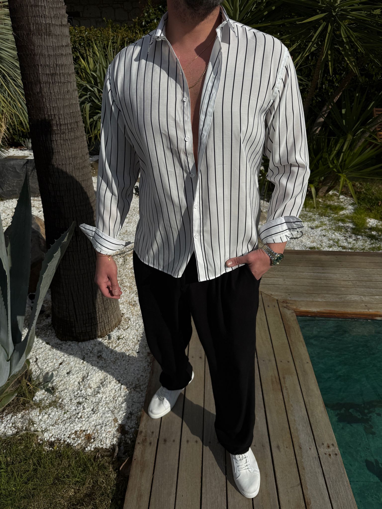 Beyaz Çizgili Gömlek