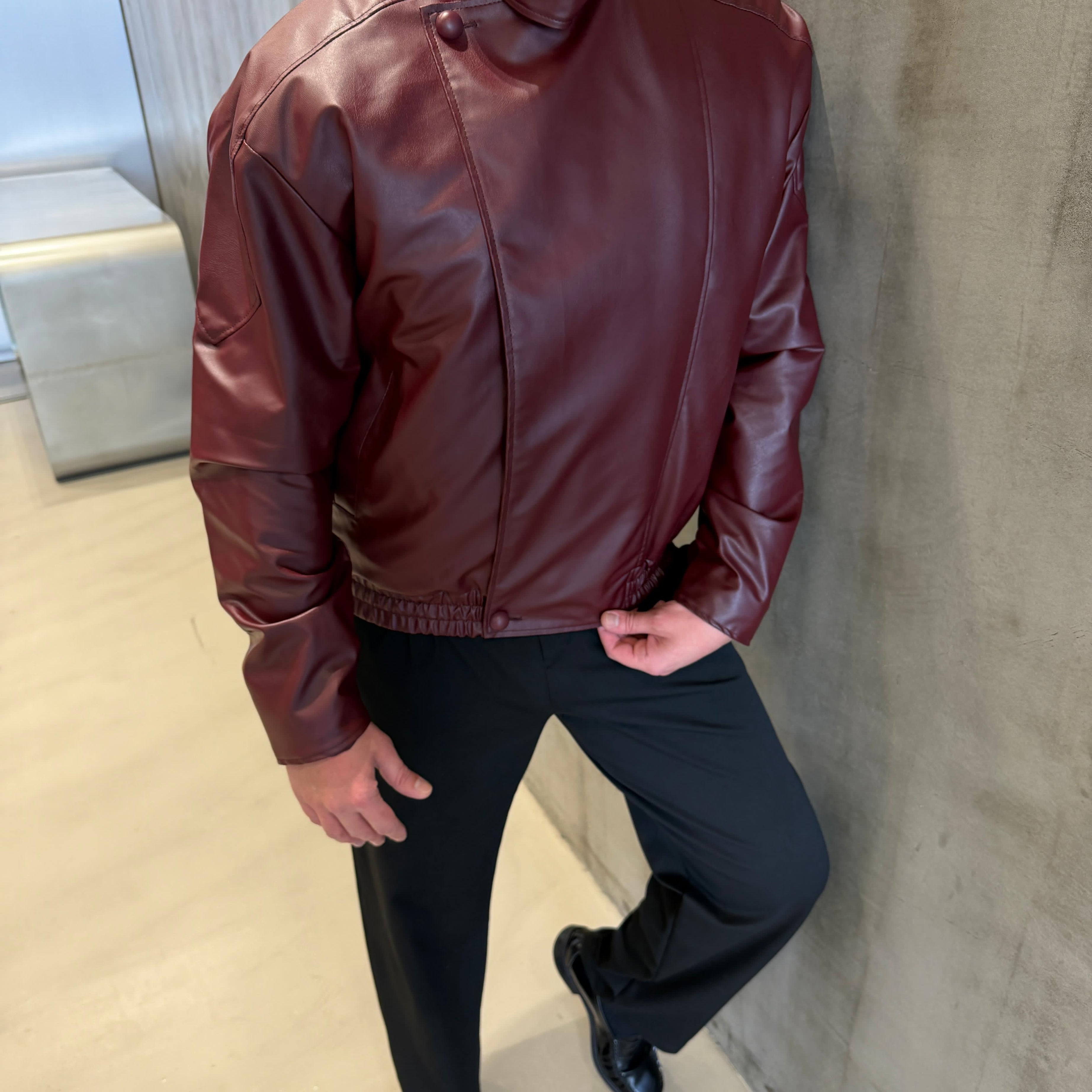 Siyah Tasarım Yaka Detaylı Deri Mont