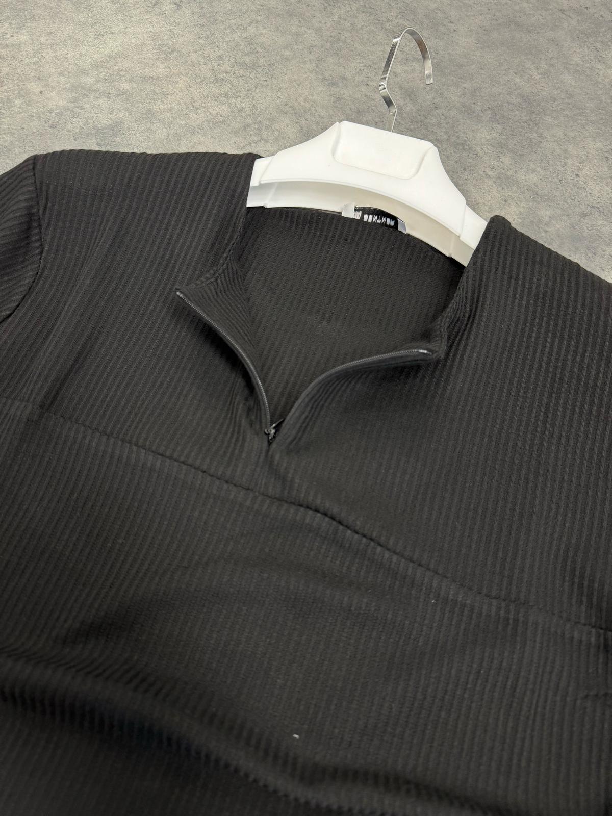 Siyah Bebe Yaka T-Shirt