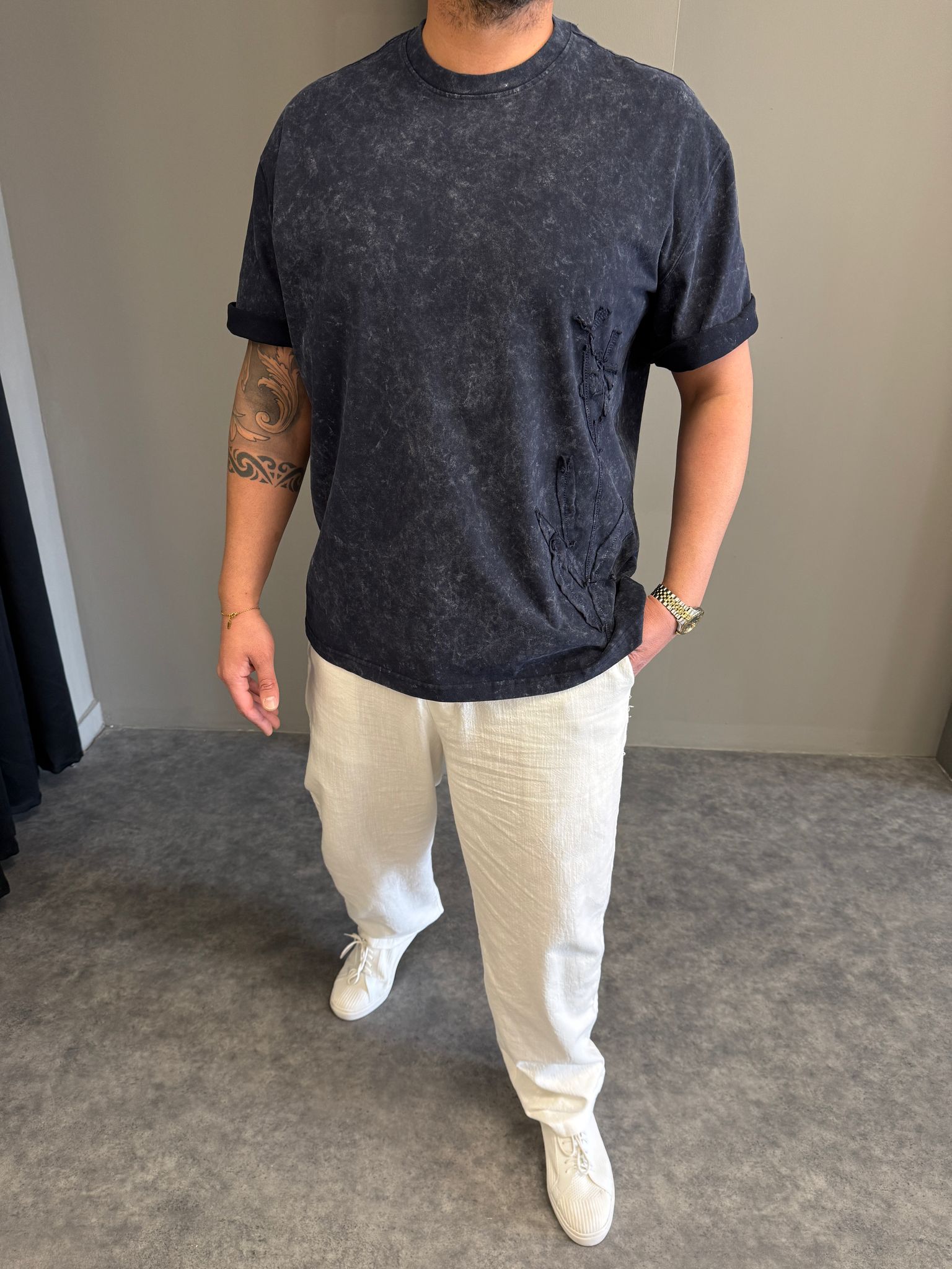 Yıkamalı Antrasit Nakış Detaylı T-Shirt