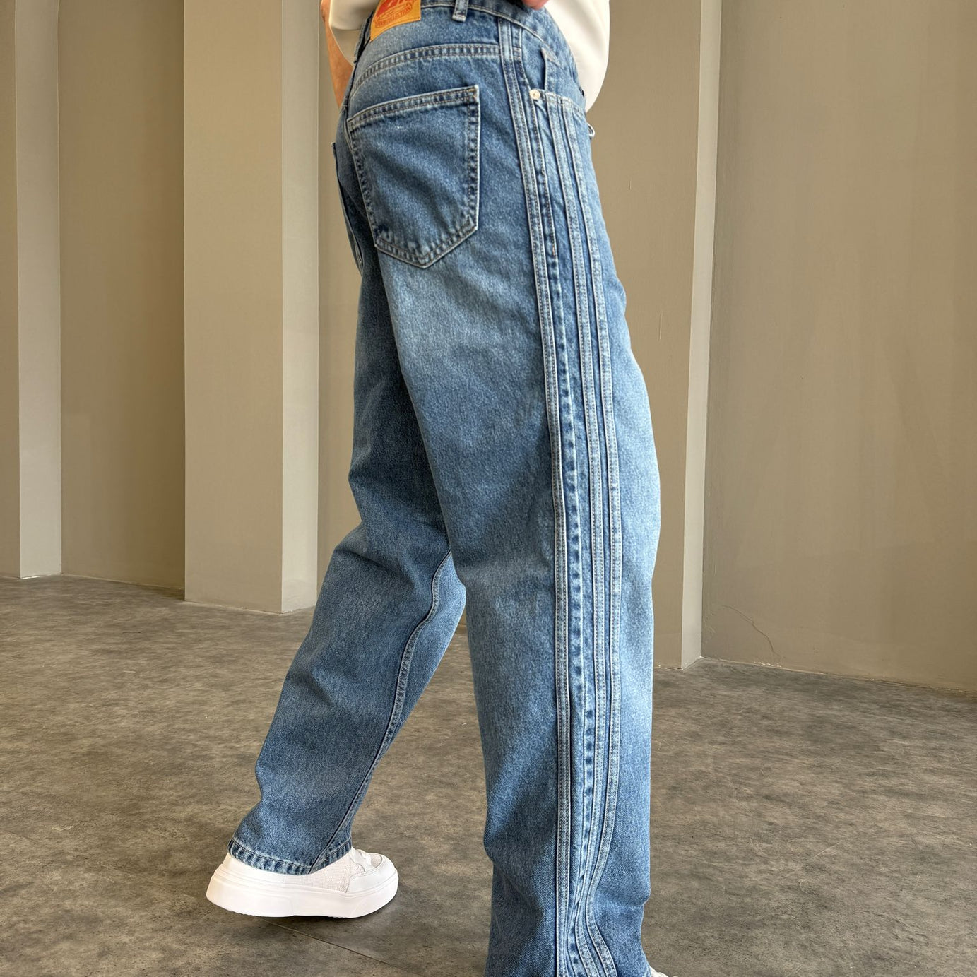 Mavi Tasarım Şeritli Jean