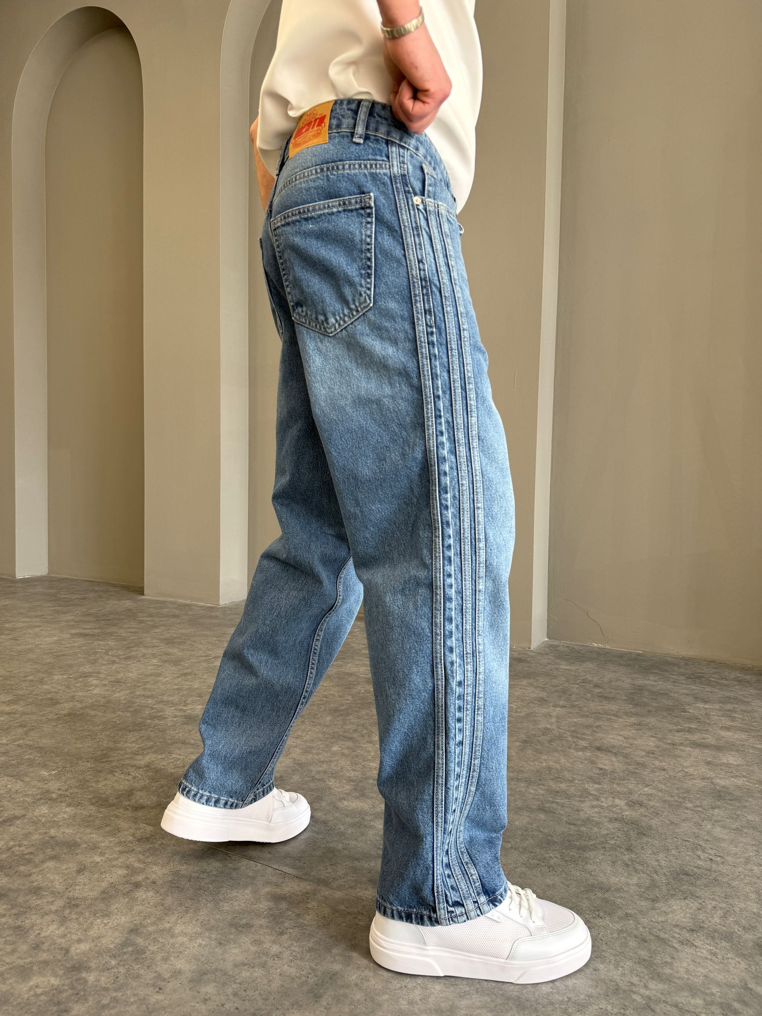 Mavi Tasarım Şeritli Jean