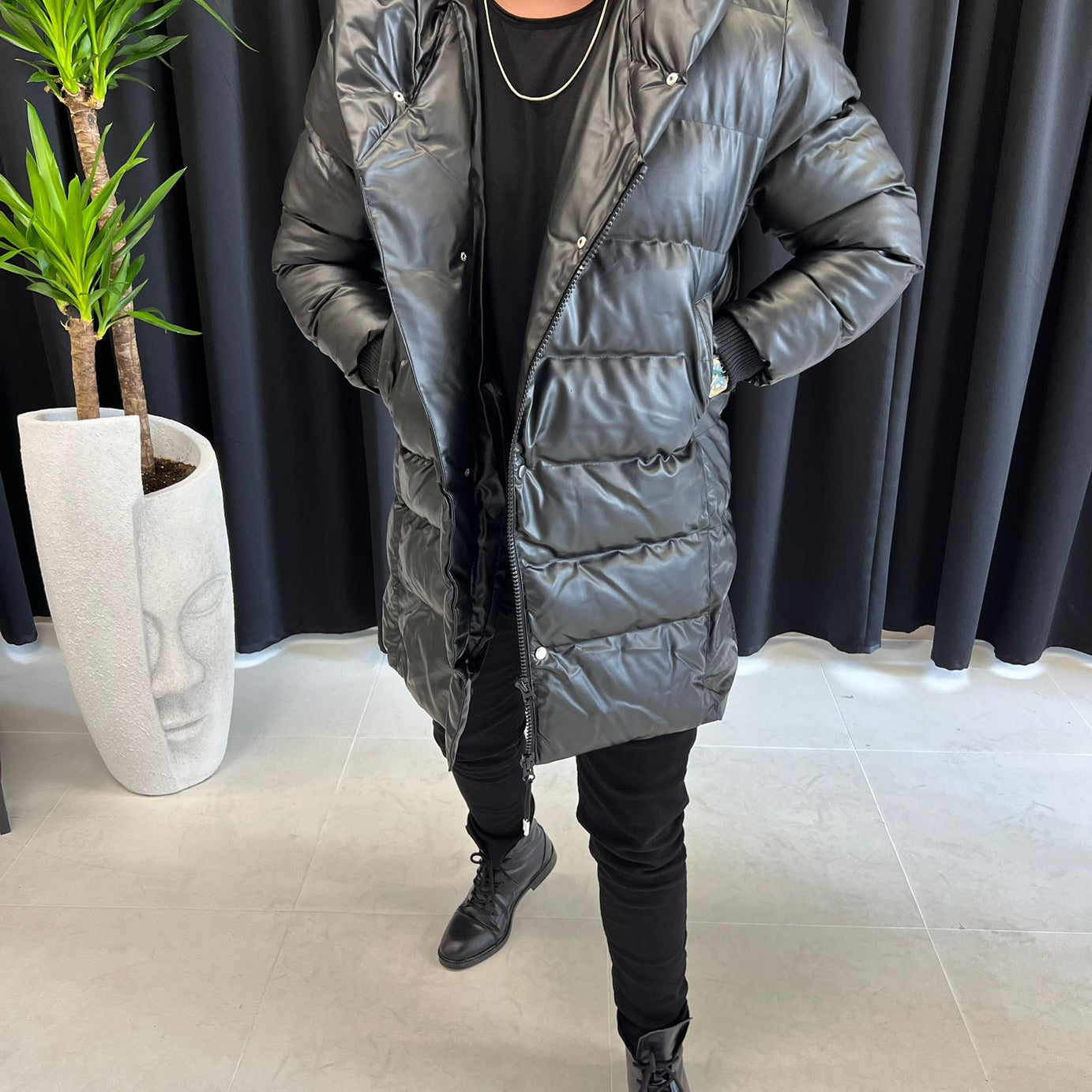 Uzun Kapüşonlu Deri Mont