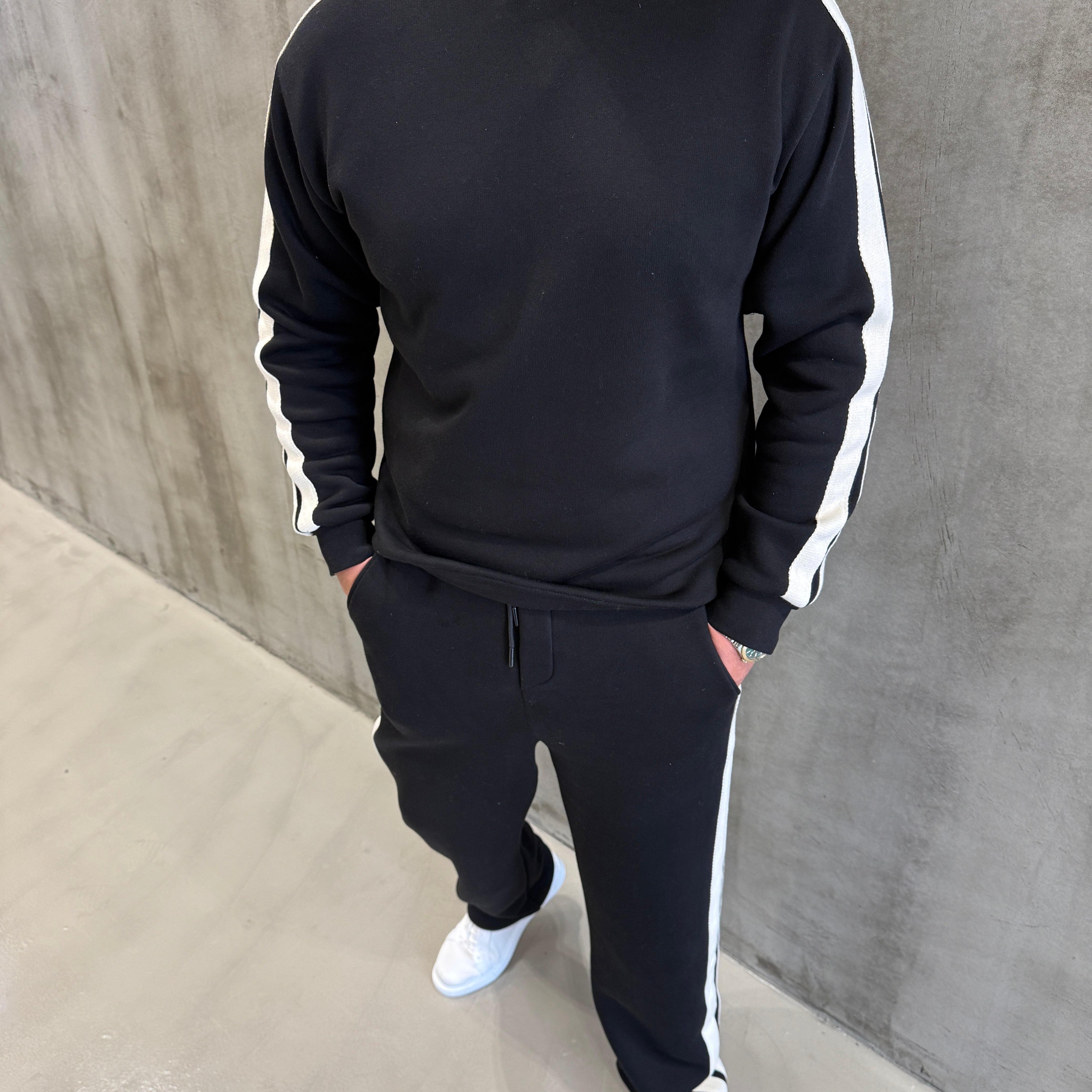 Siyah Hasır Şeritli 3 İplik Şardonlu Takım