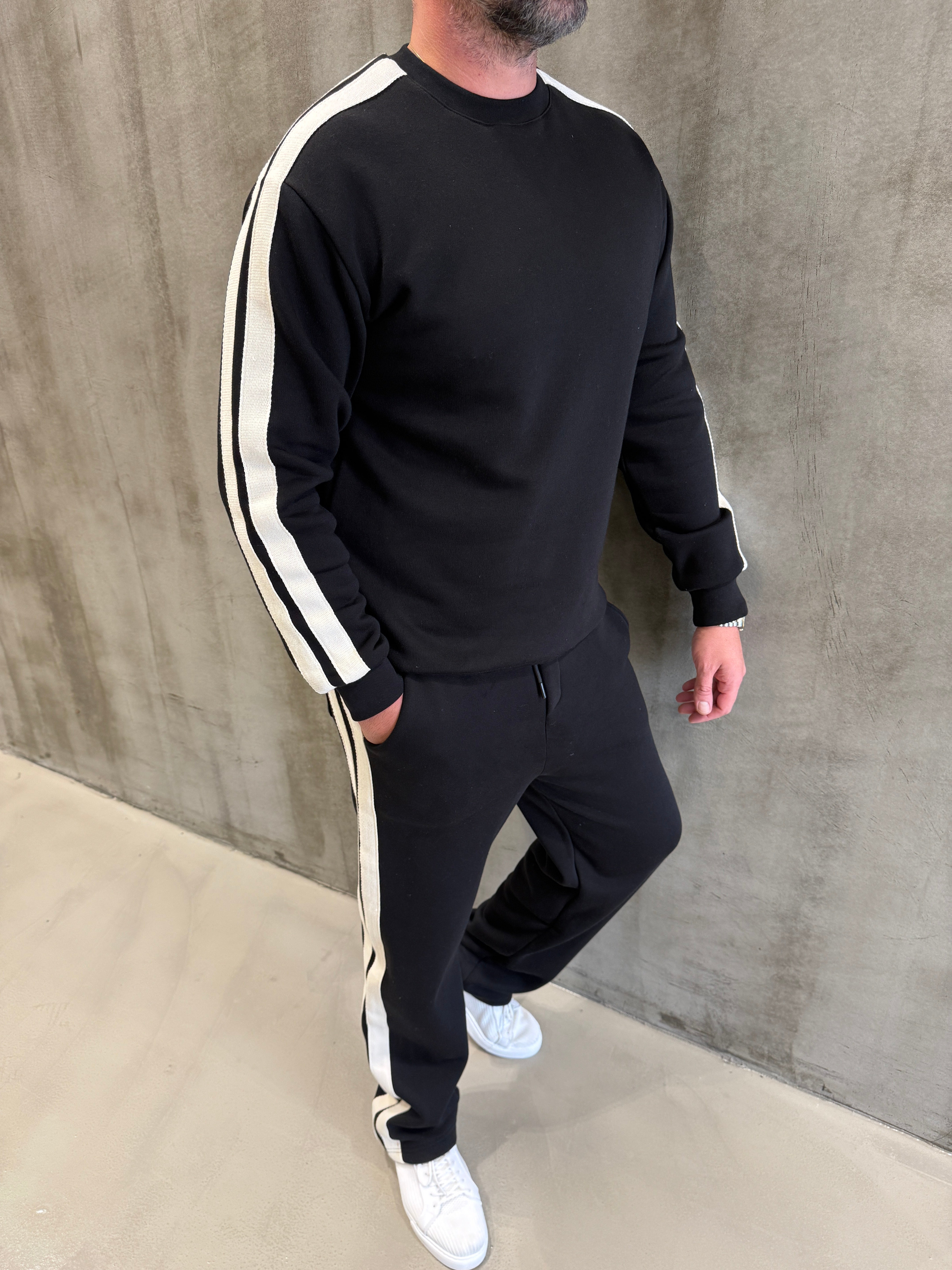 Siyah Hasır Şeritli 3 İplik Şardonlu Takım