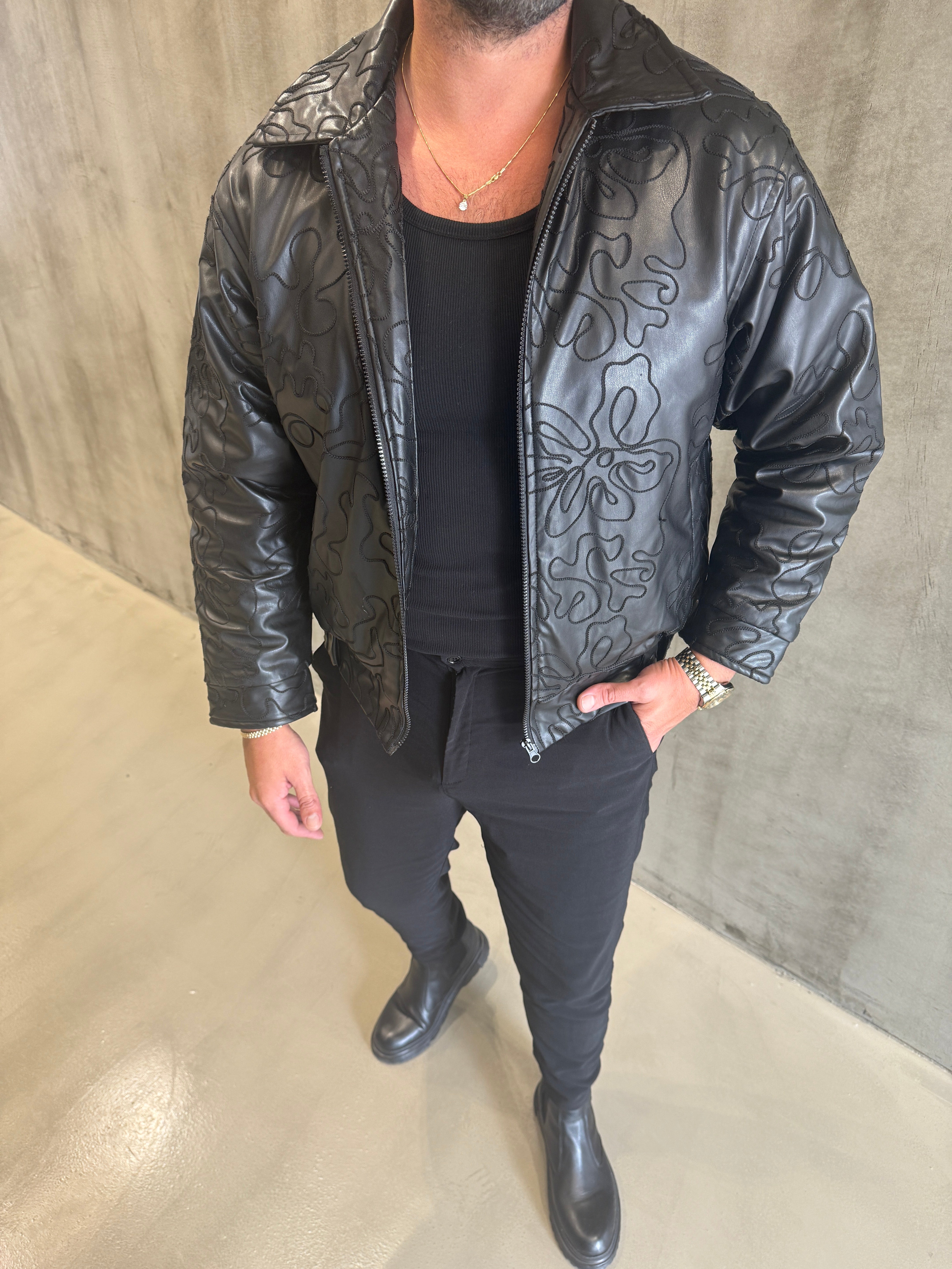 Siyah Nakış Detaylı Deri Ceket