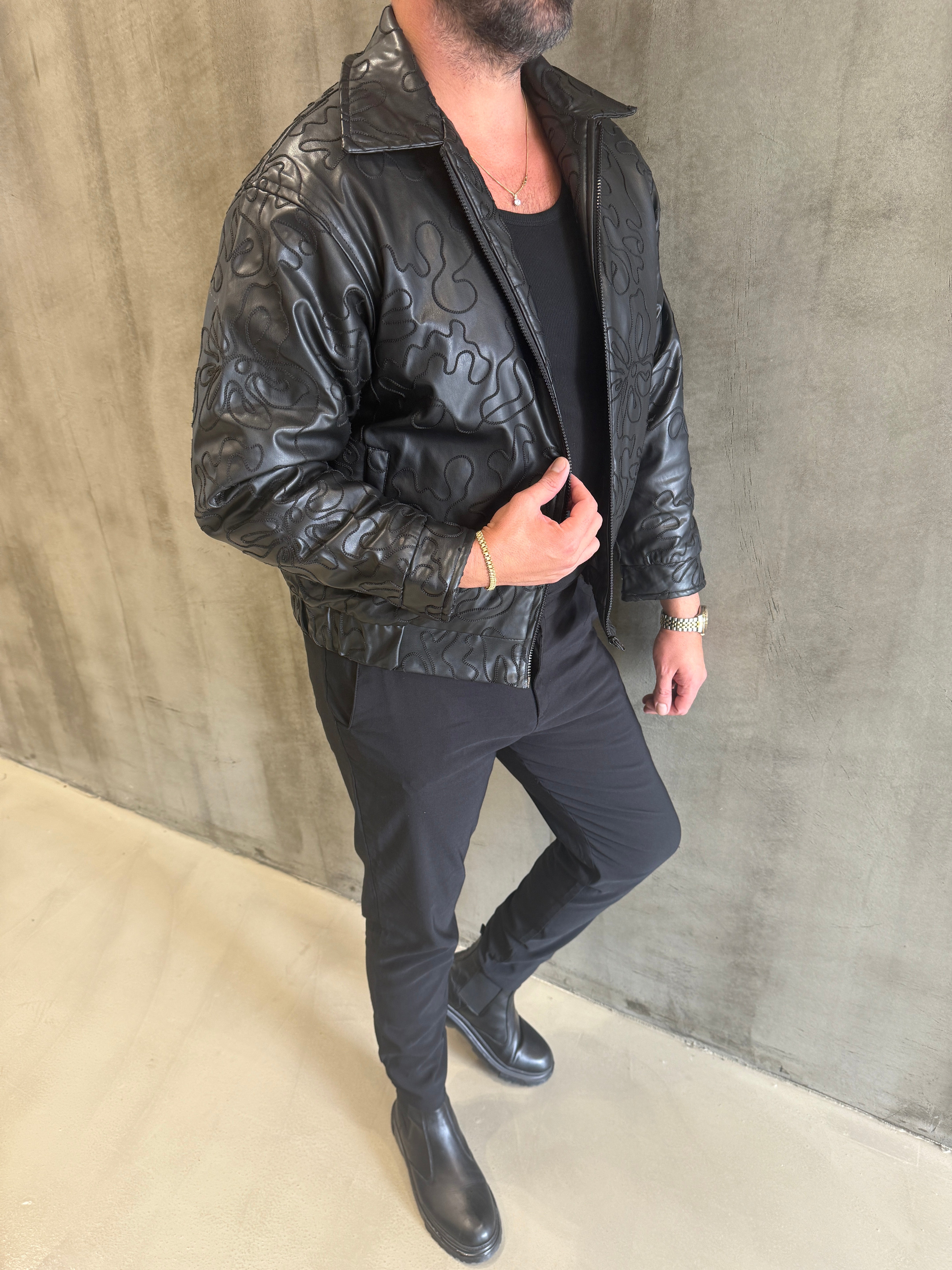 Siyah Nakış Detaylı Deri Ceket