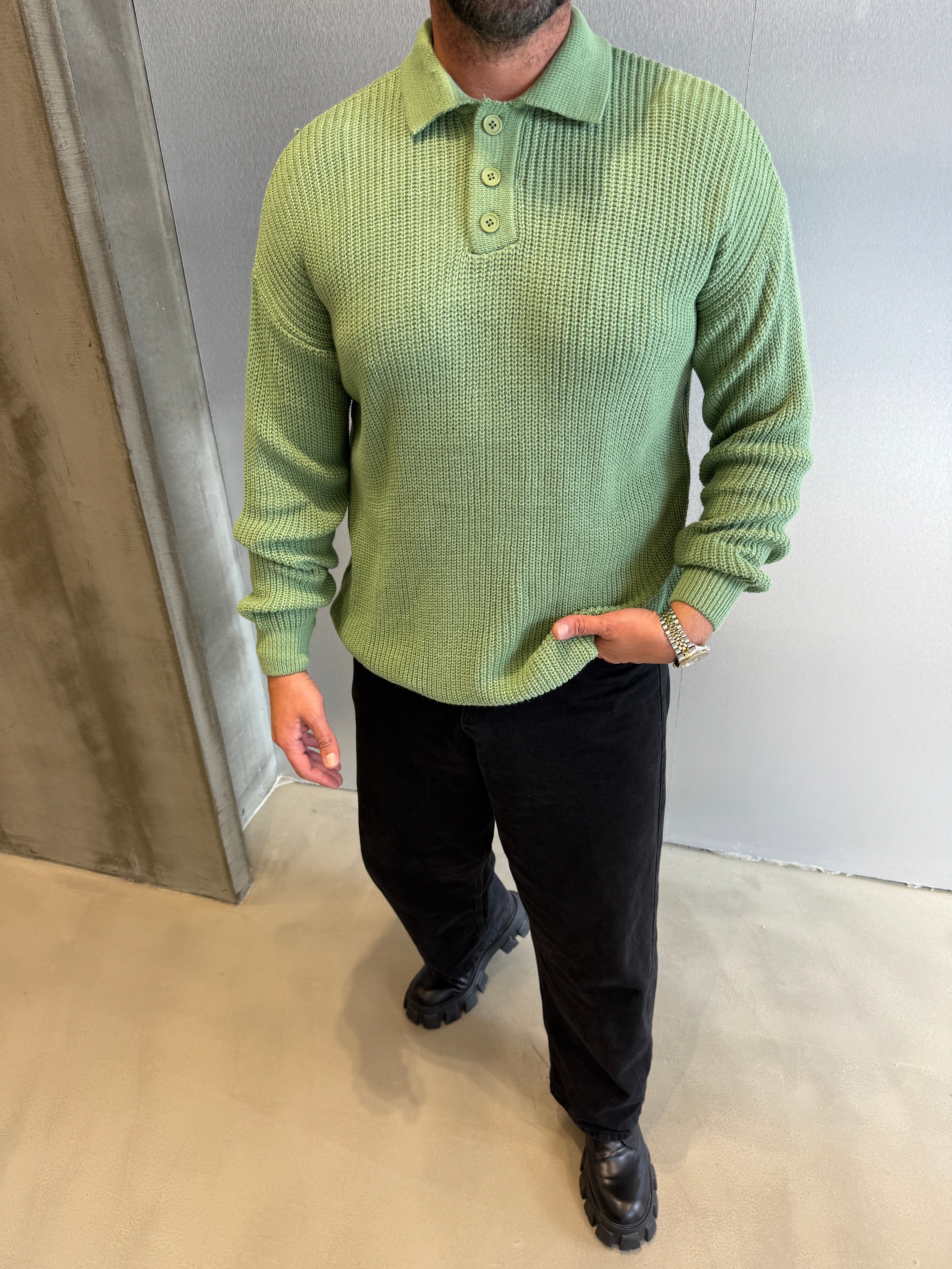 Yeşil Düğmeli Triko Kazak