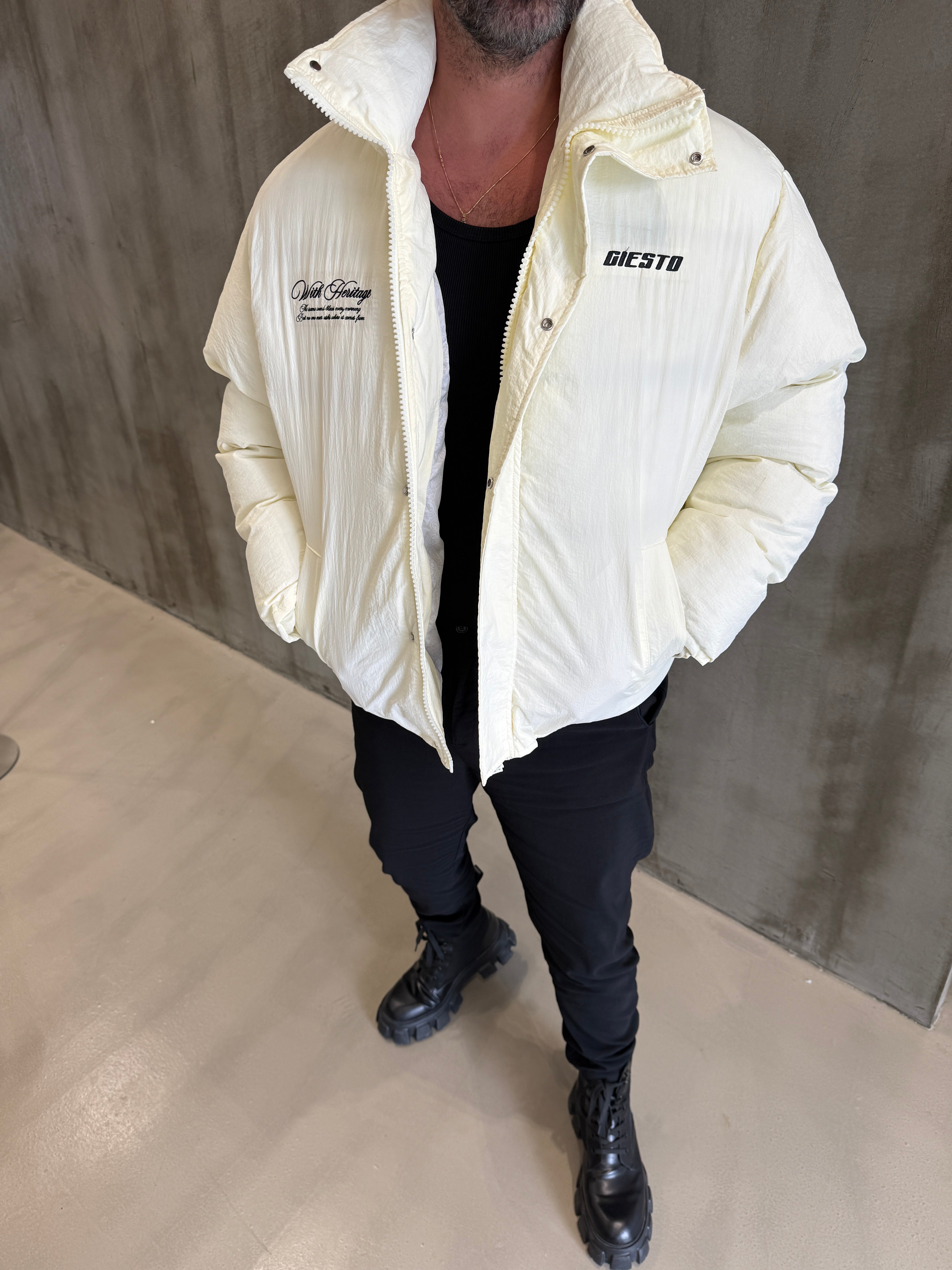 Ekru Nakış Detaylı Oversize Şişme Mont