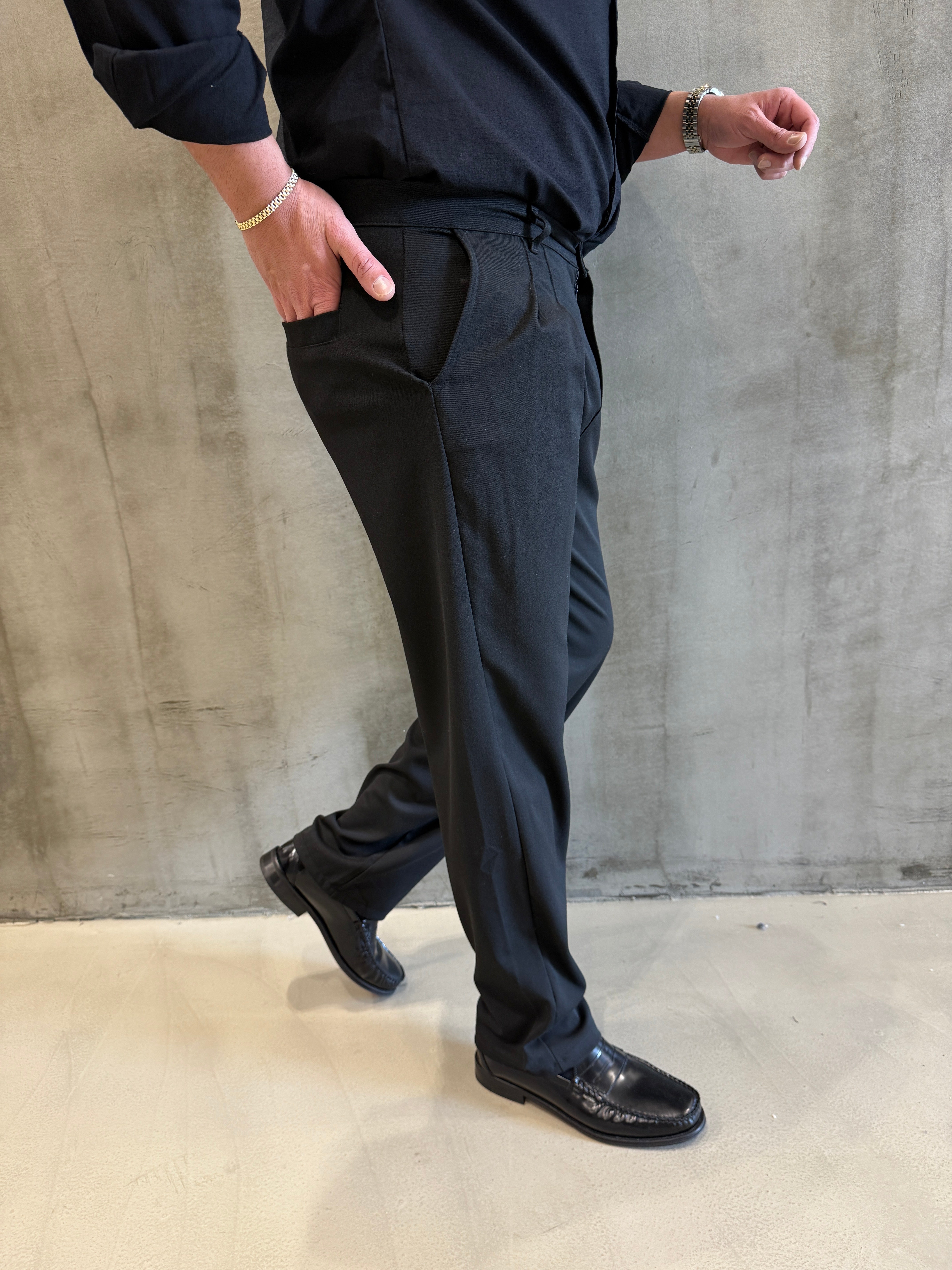 Siyah Kalın Pileli Baggy Pantolon