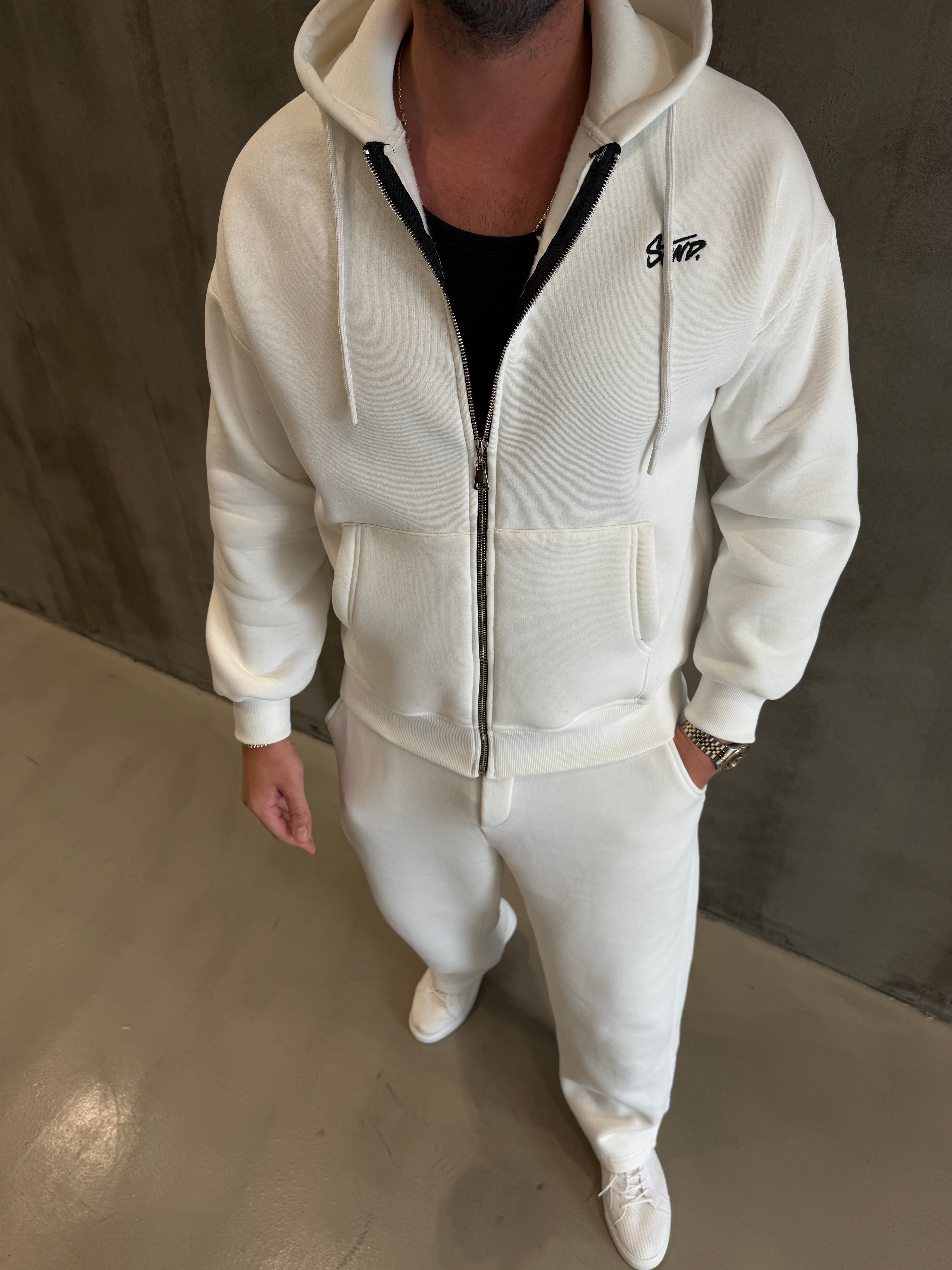 Beyaz Nakış Detaylı 3 İplik Polar