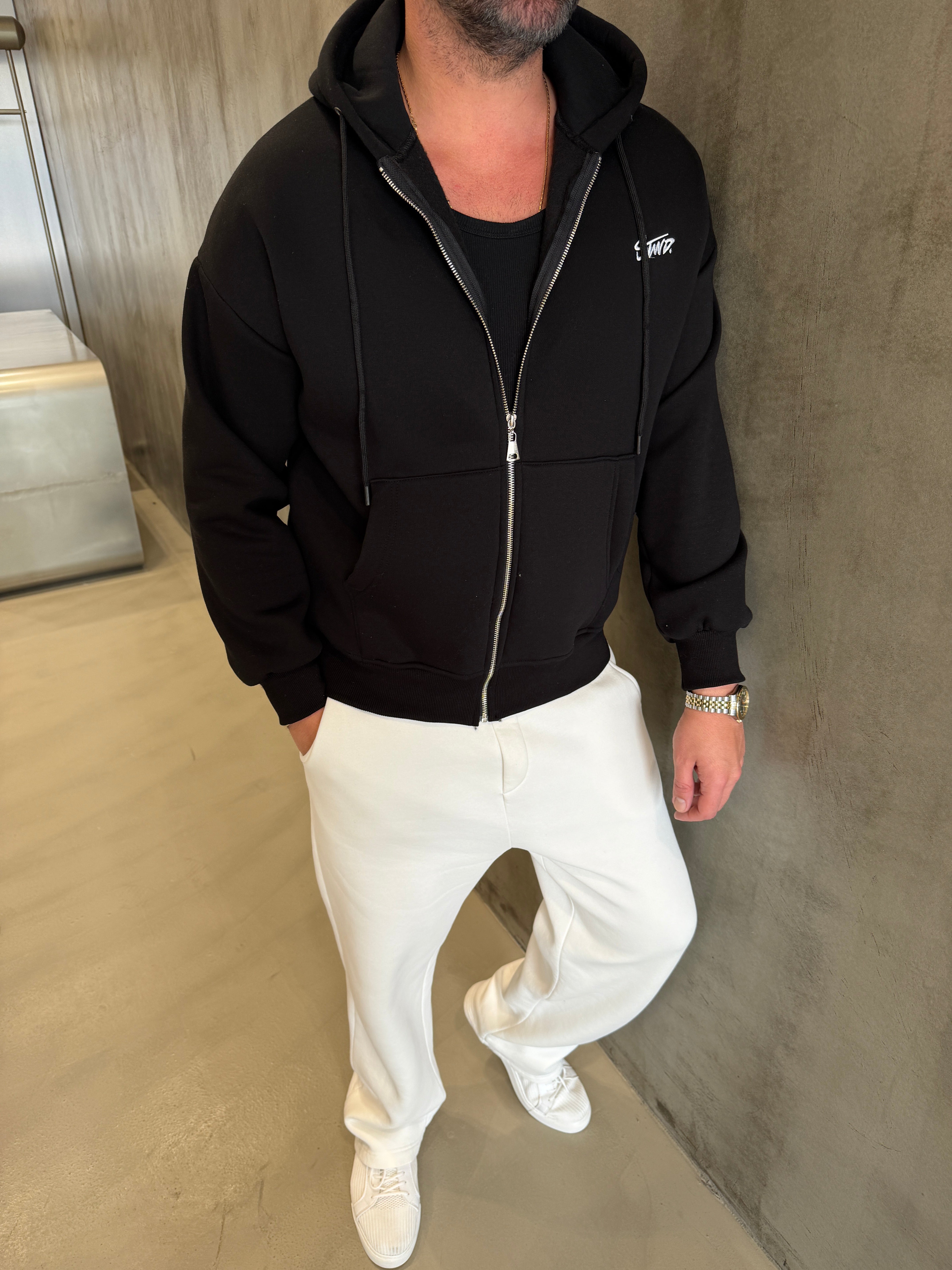 Siyah Nakış Detaylı 3 İplik Polar