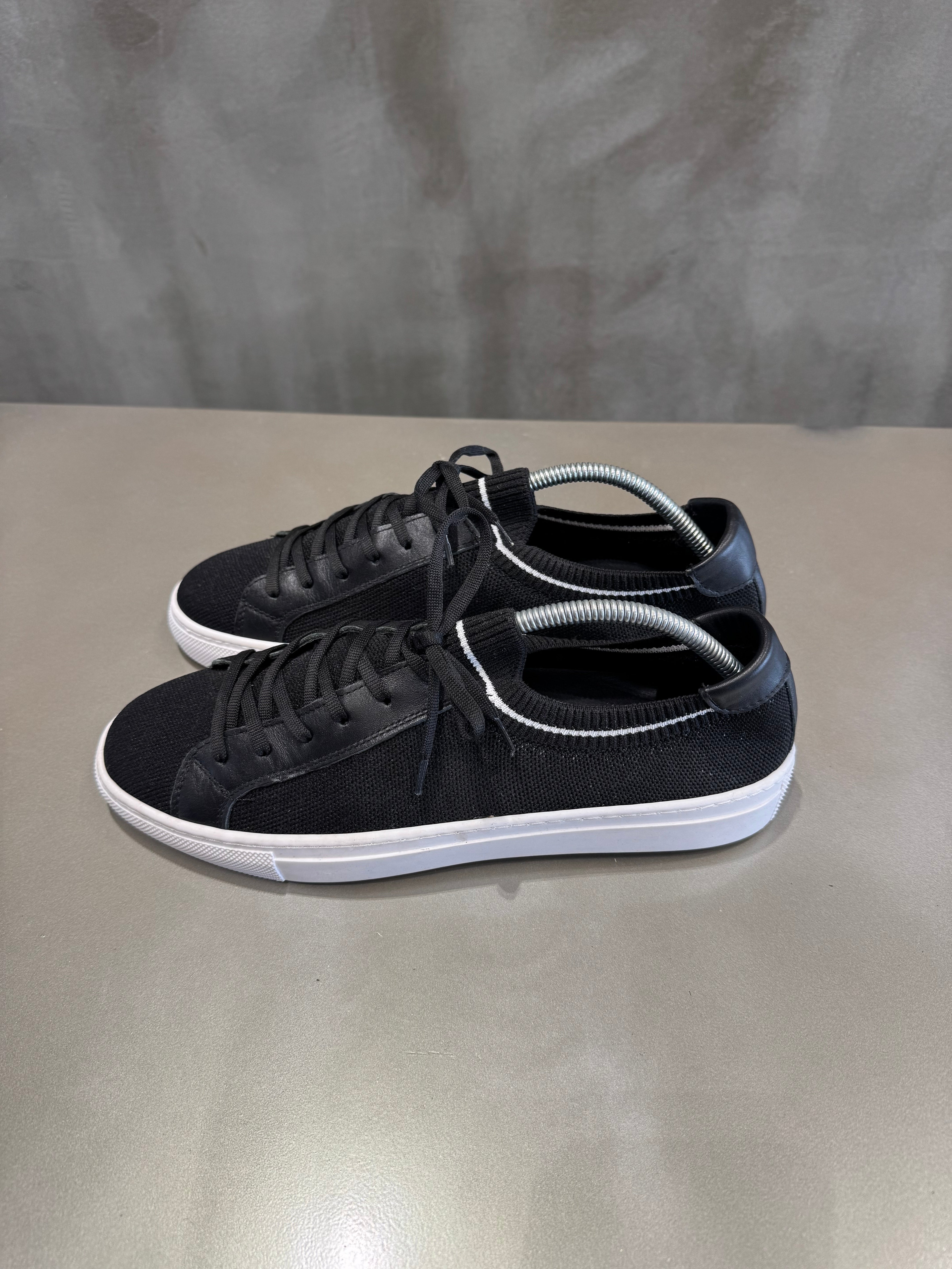 Siyah Triko Ayakkabı