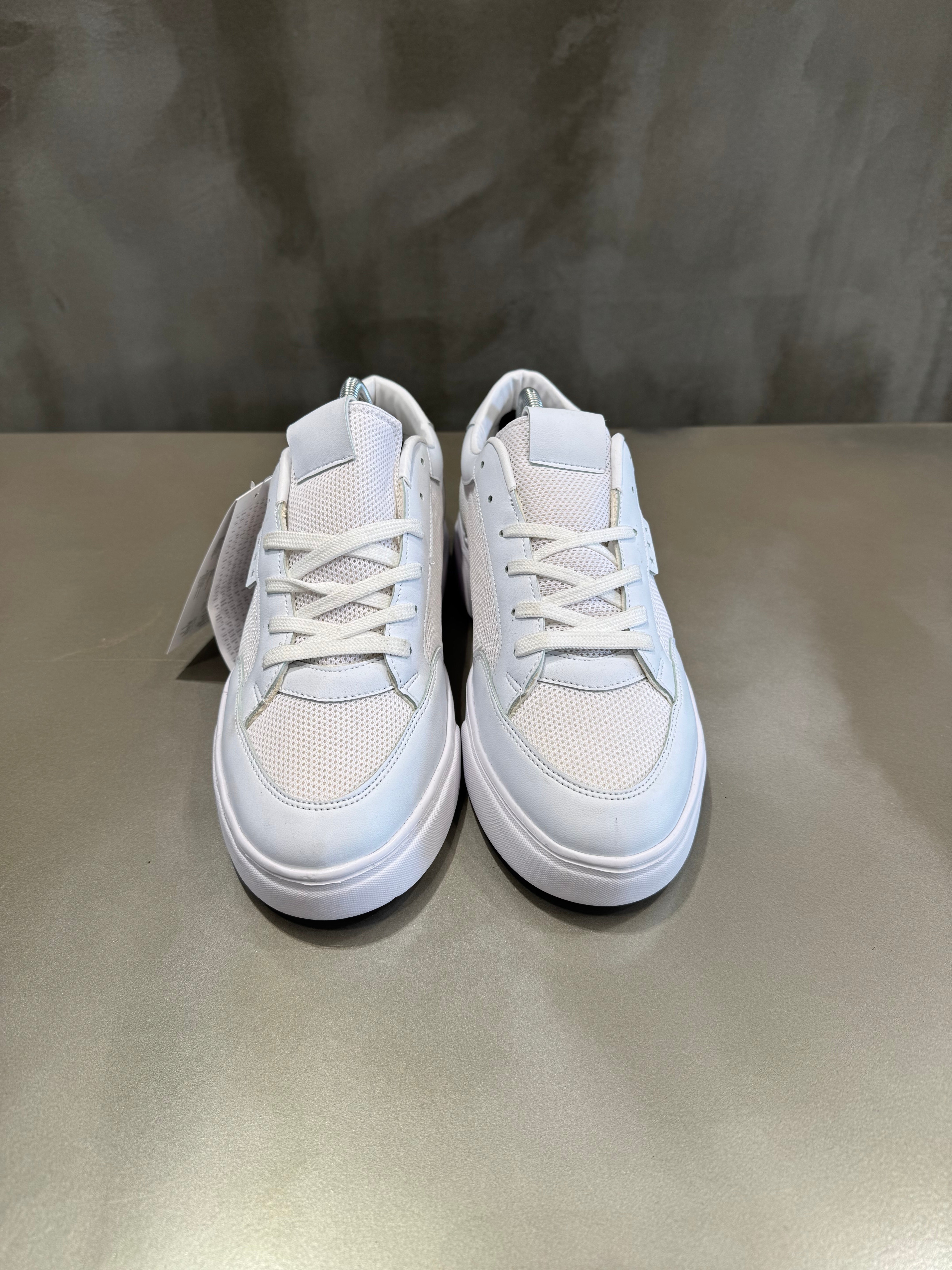 Beyaz Z Model Ayakkabı