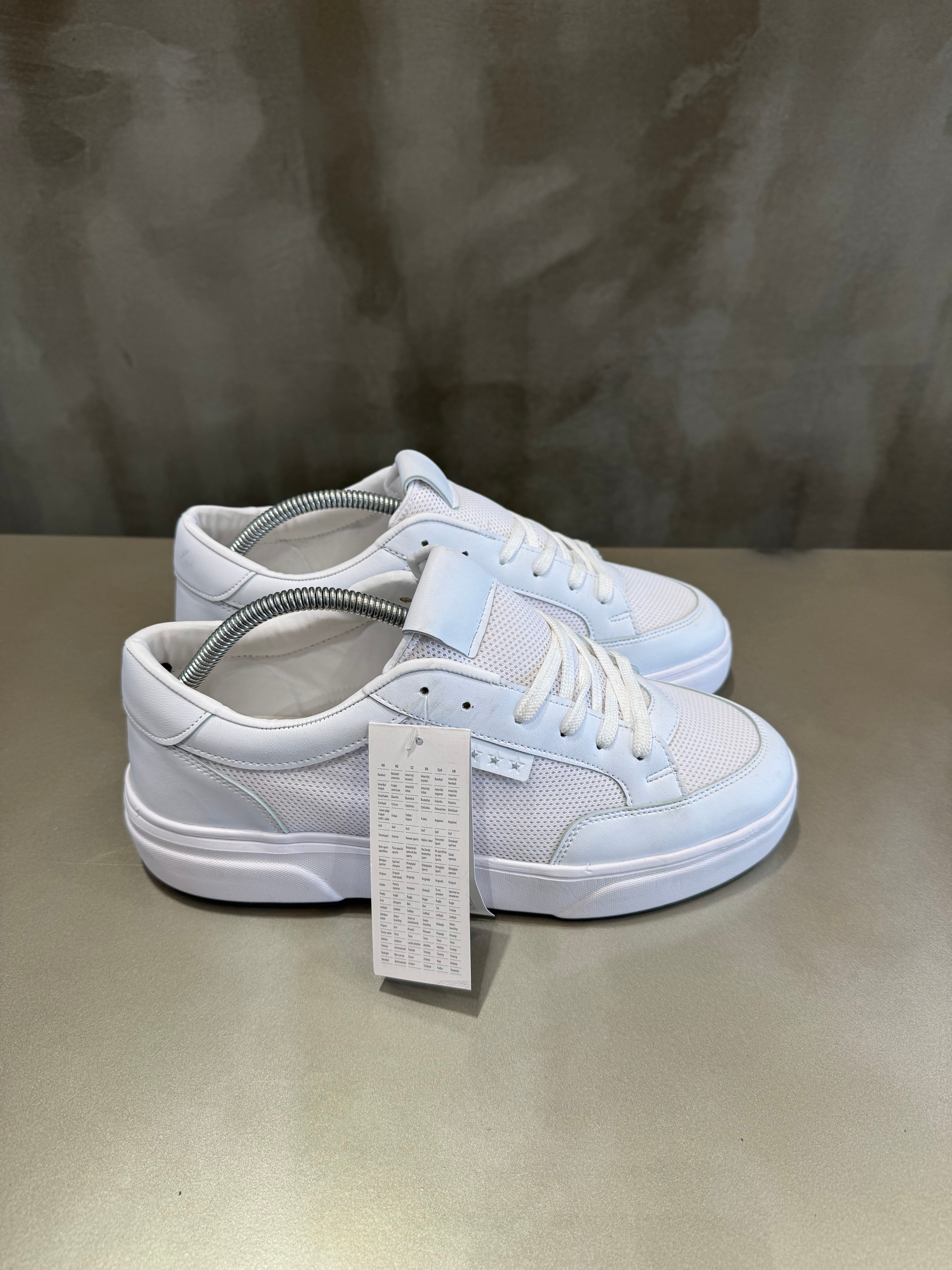 Beyaz Z Model Ayakkabı