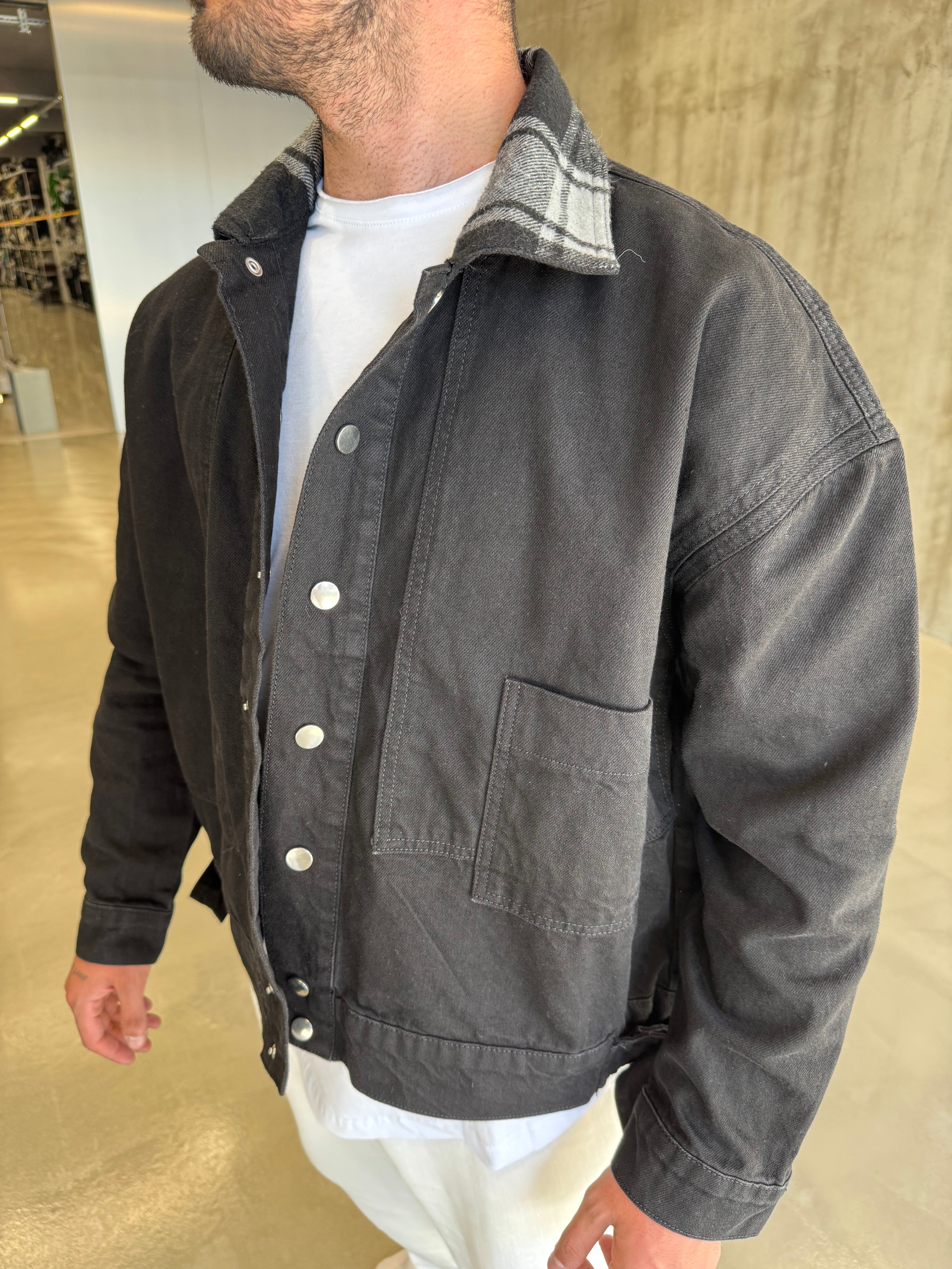 Siyah Yaka Detaylı Kot Ceket