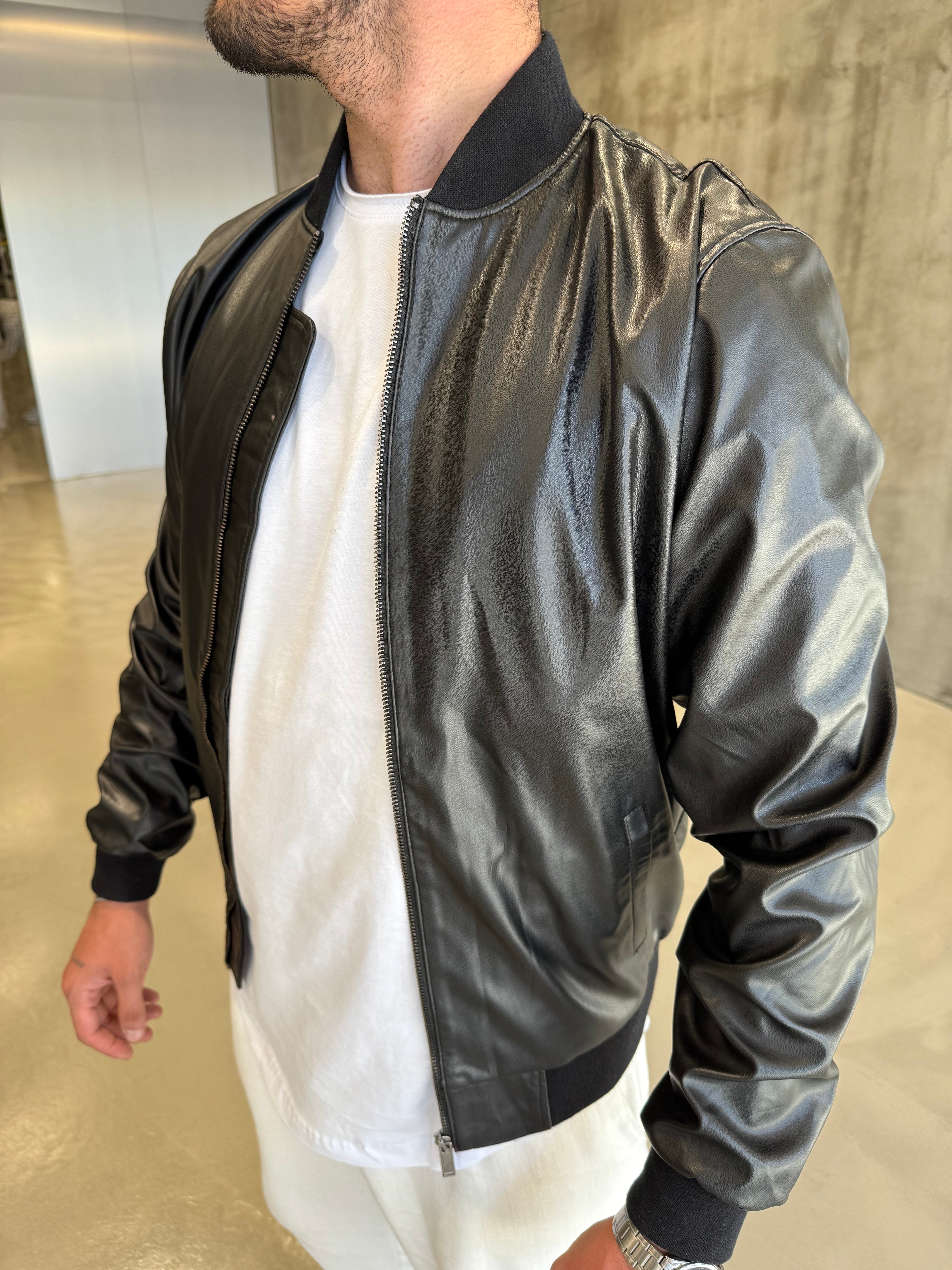 Siyah Ribanalı Deri Ceket