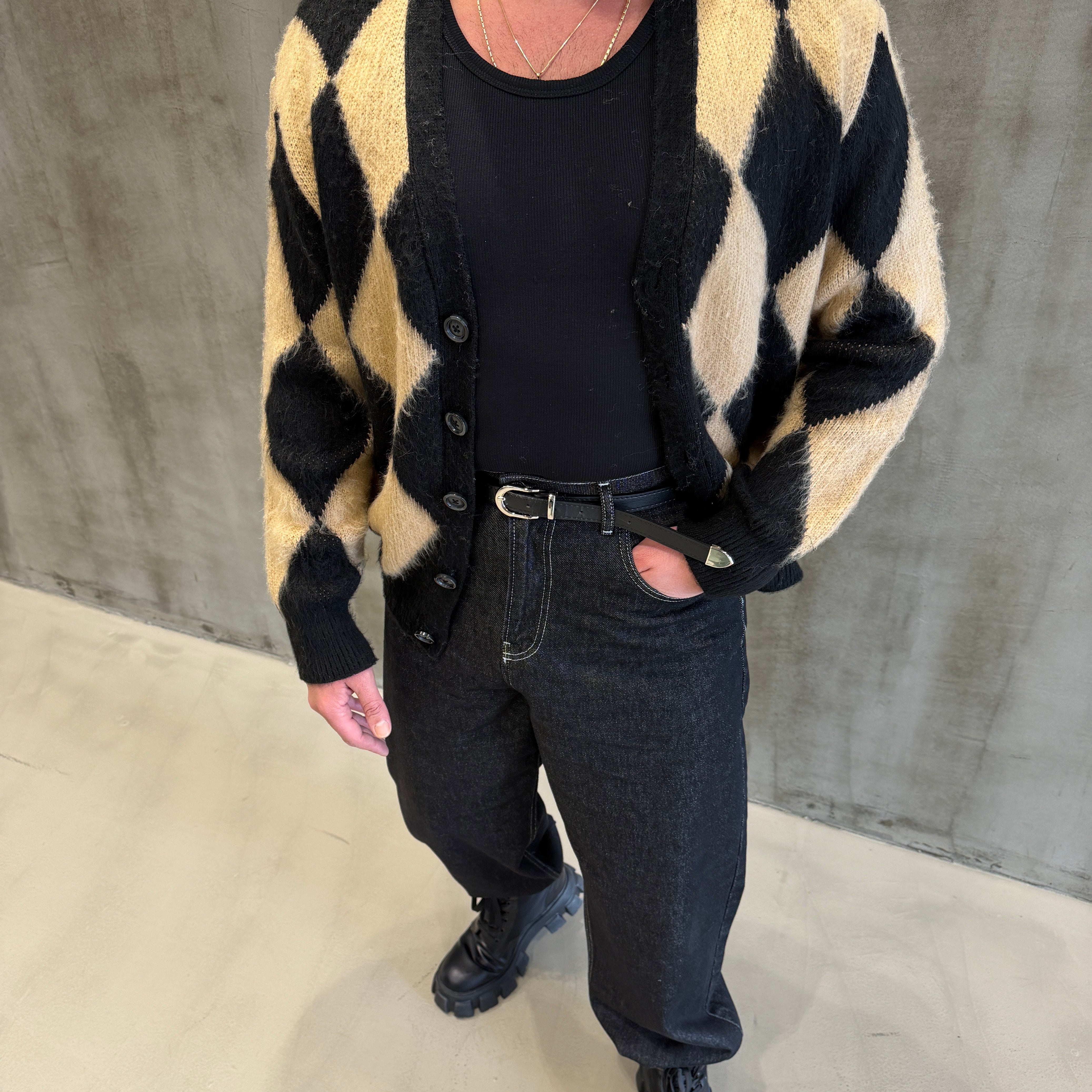 Beyaz Baklava Desenli Sakallı Kumaş Hırka