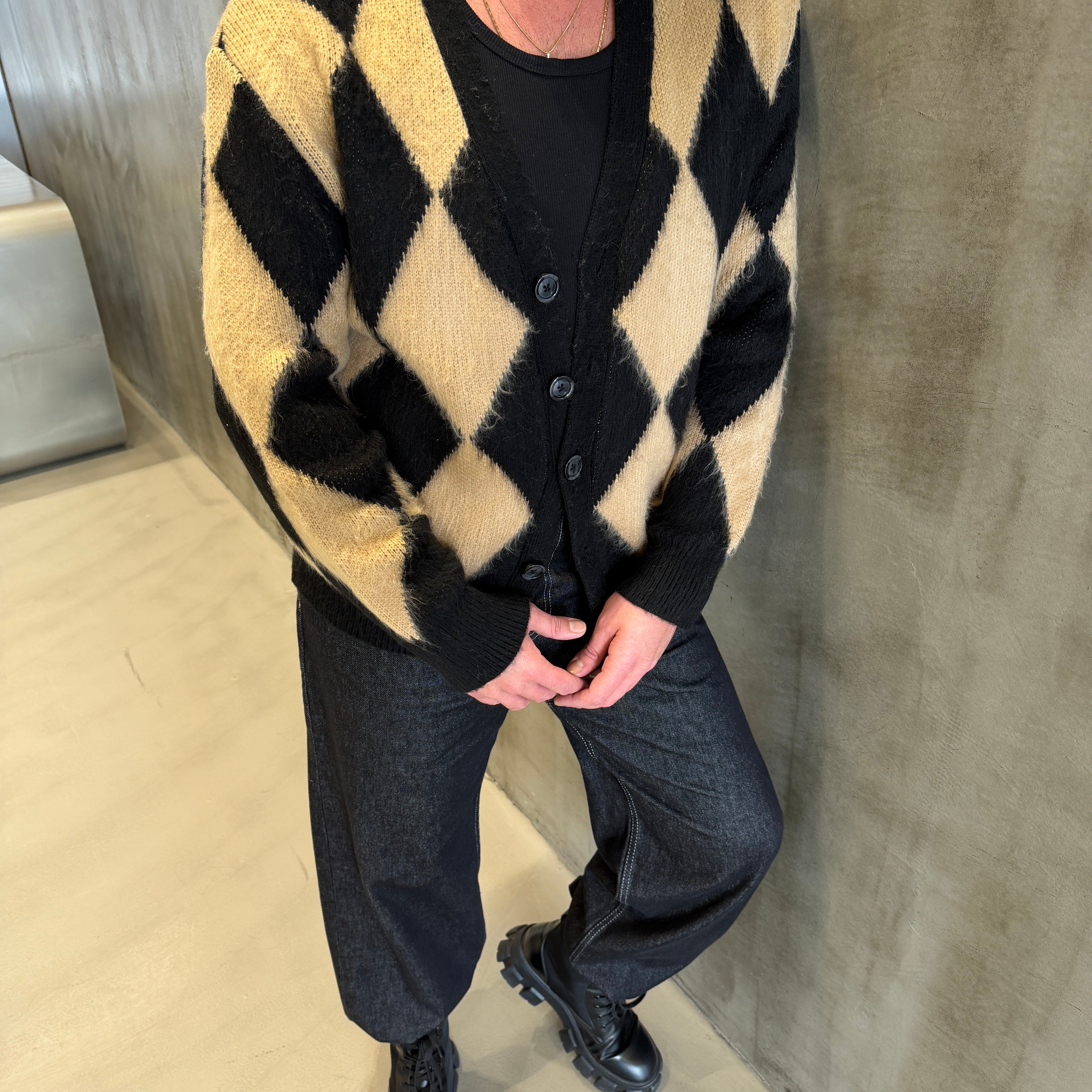 Beyaz Baklava Desenli Sakallı Kumaş Hırka