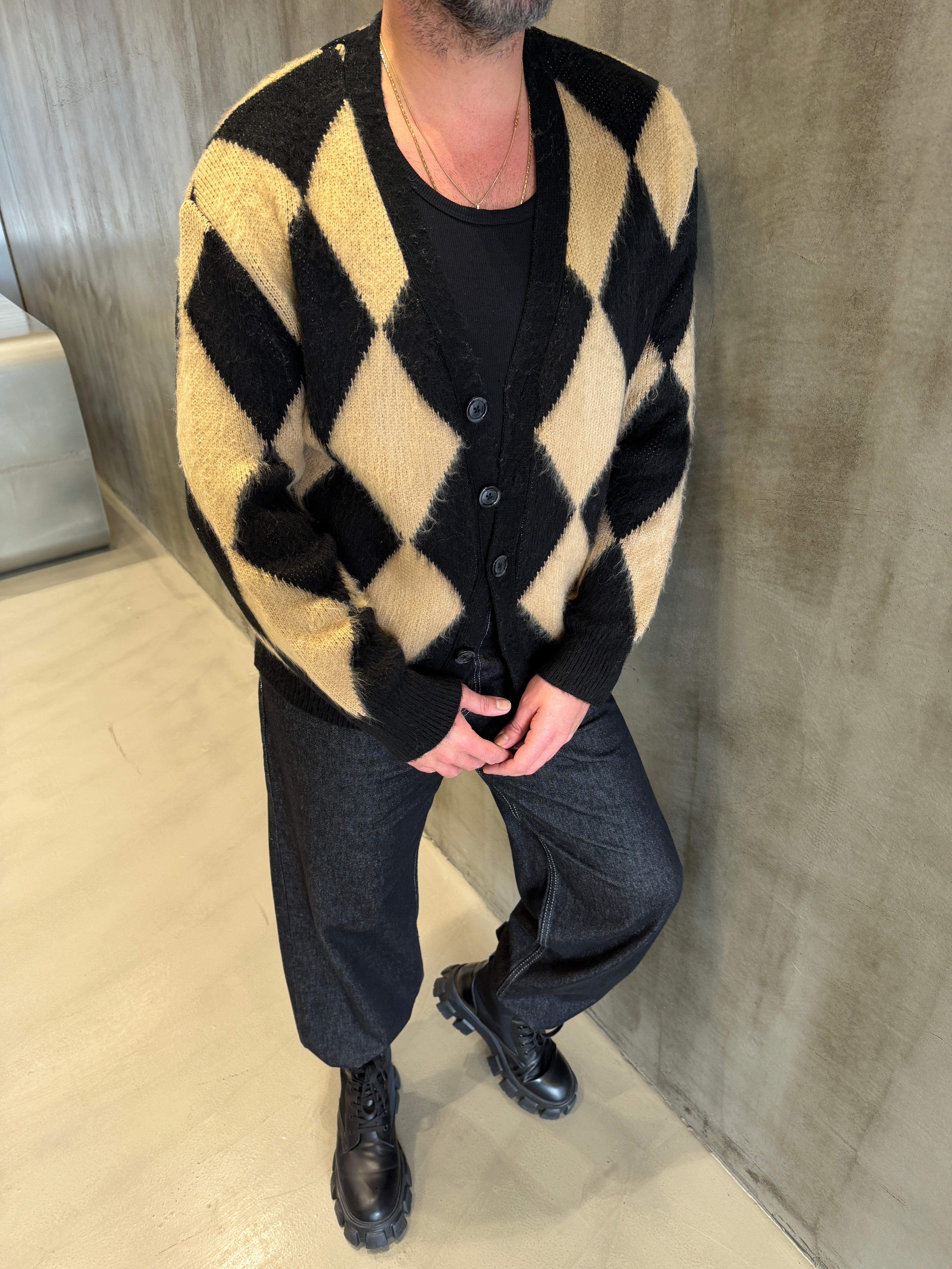 Beyaz Baklava Desenli Sakallı Kumaş Hırka