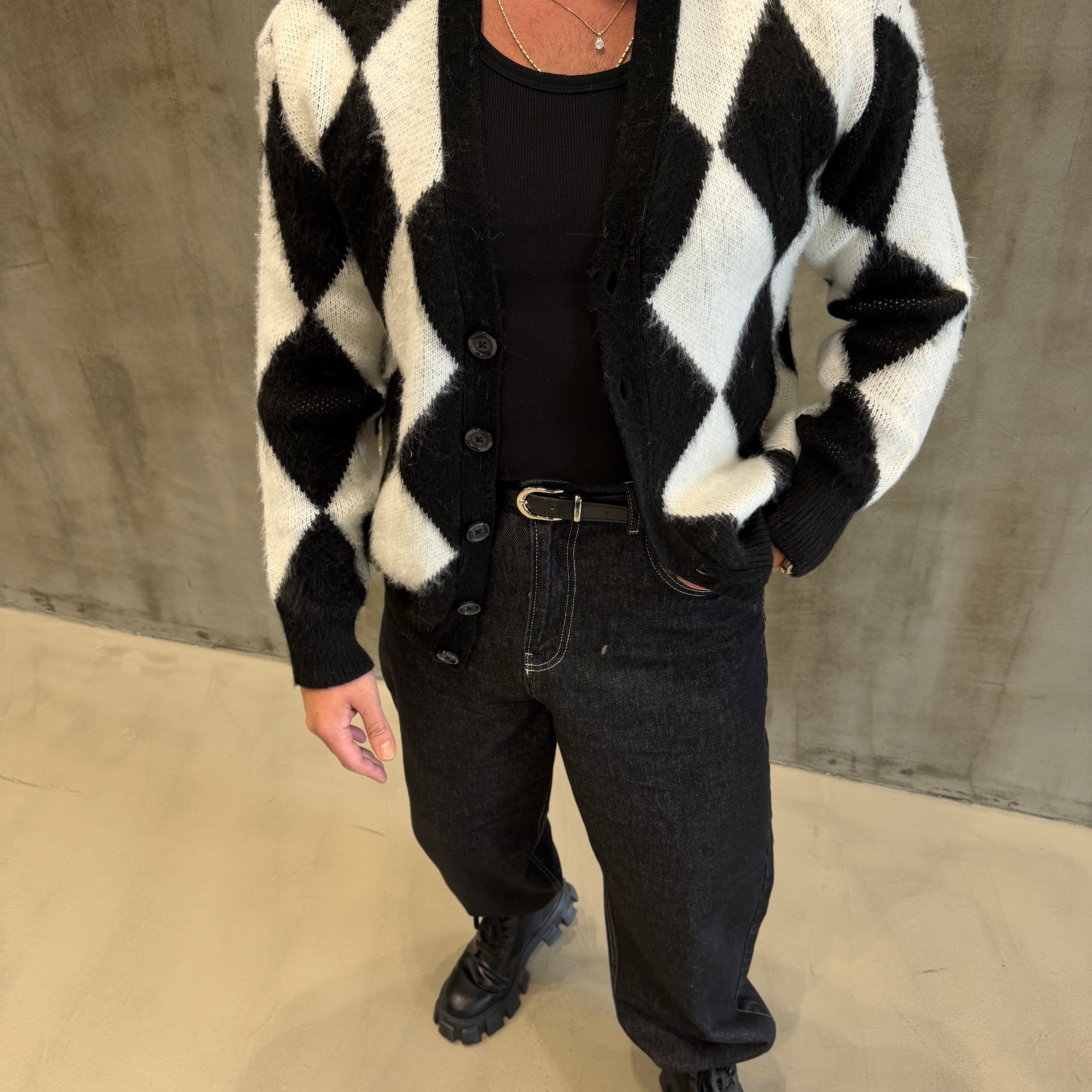 Beyaz Baklava Desenli Sakallı Kumaş Hırka