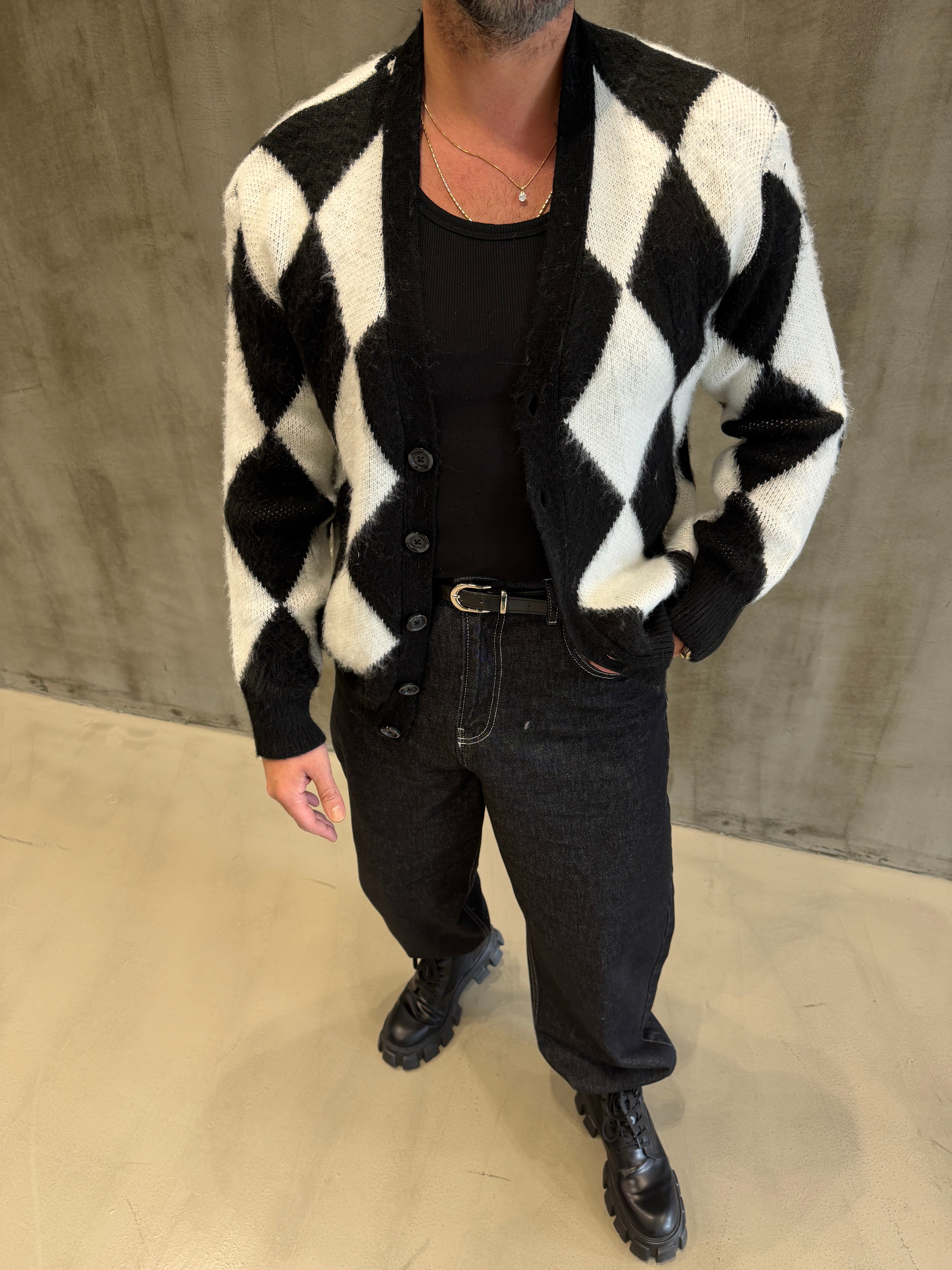 Beyaz Baklava Desenli Sakallı Kumaş Hırka