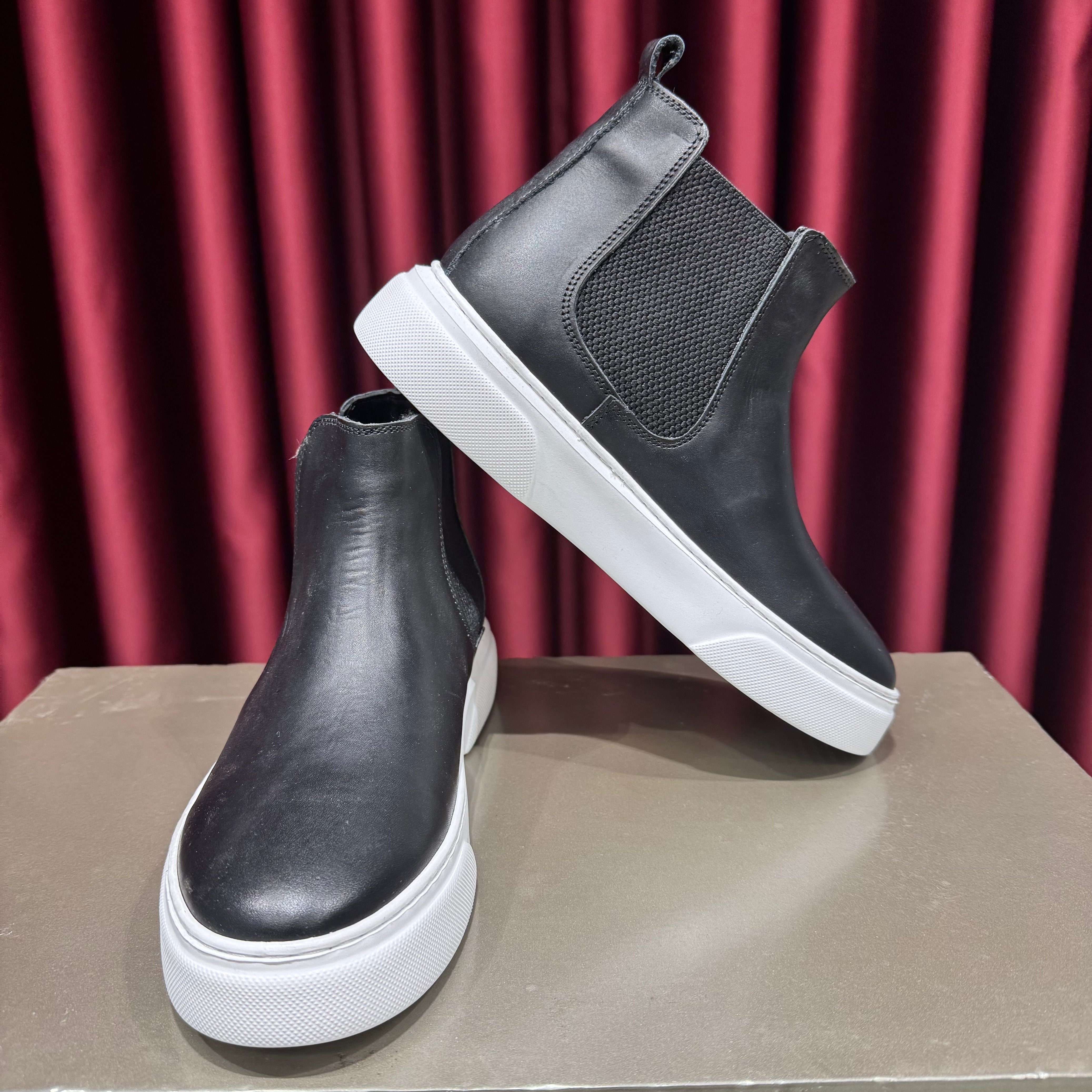 Siyah Beyaz Tabanlı Eva Taban Bot