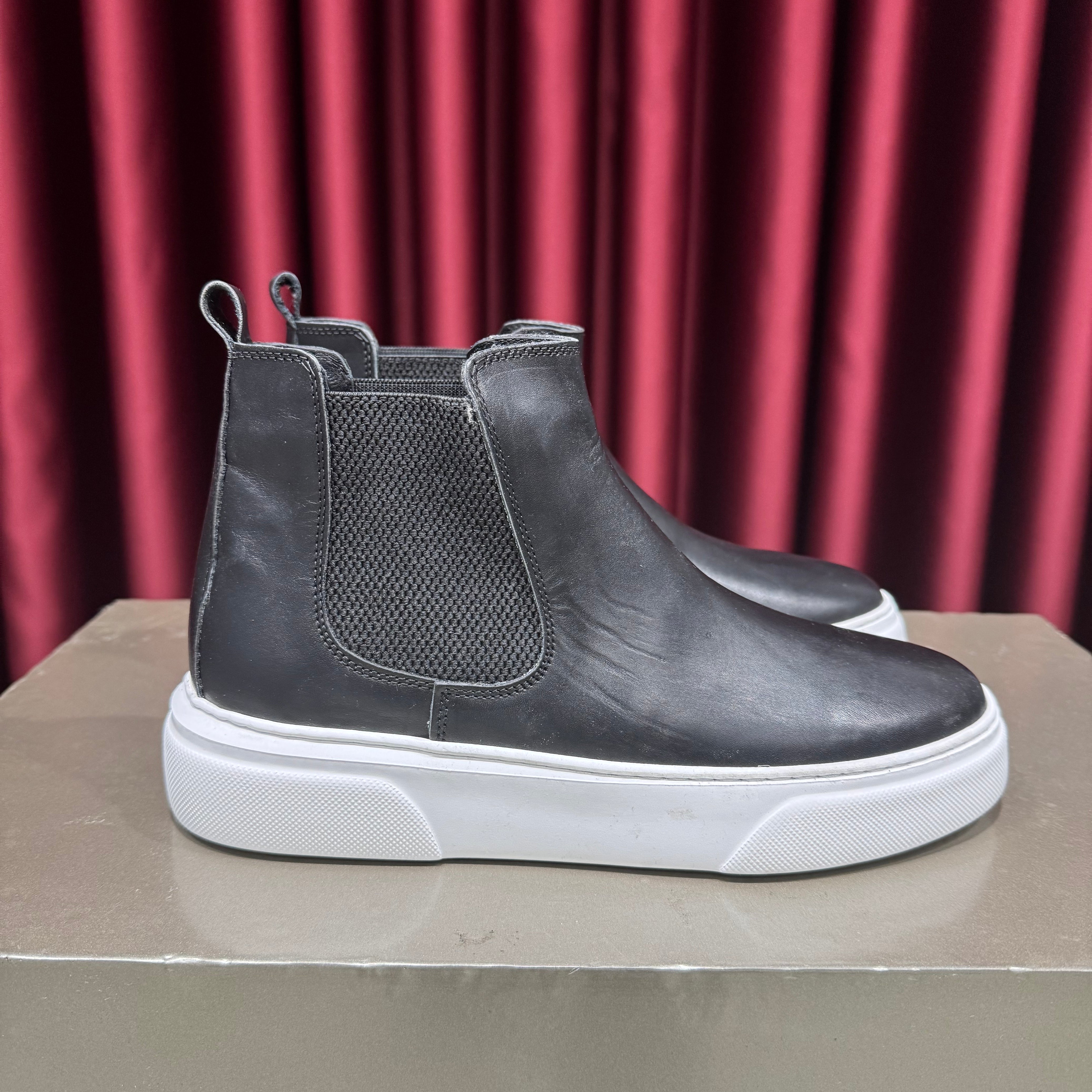 Siyah Beyaz Tabanlı Eva Taban Bot