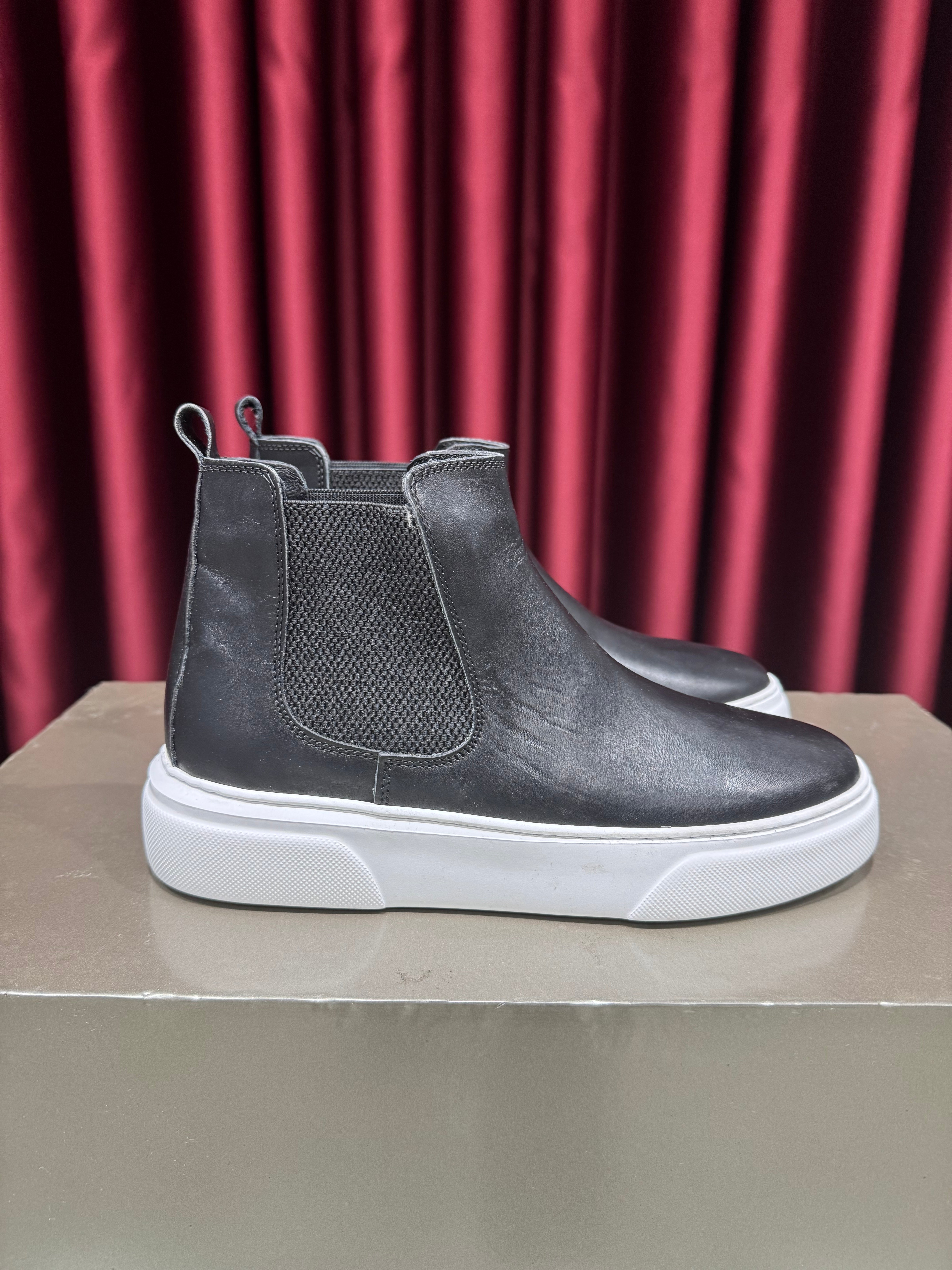 Siyah Beyaz Tabanlı Eva Taban Bot