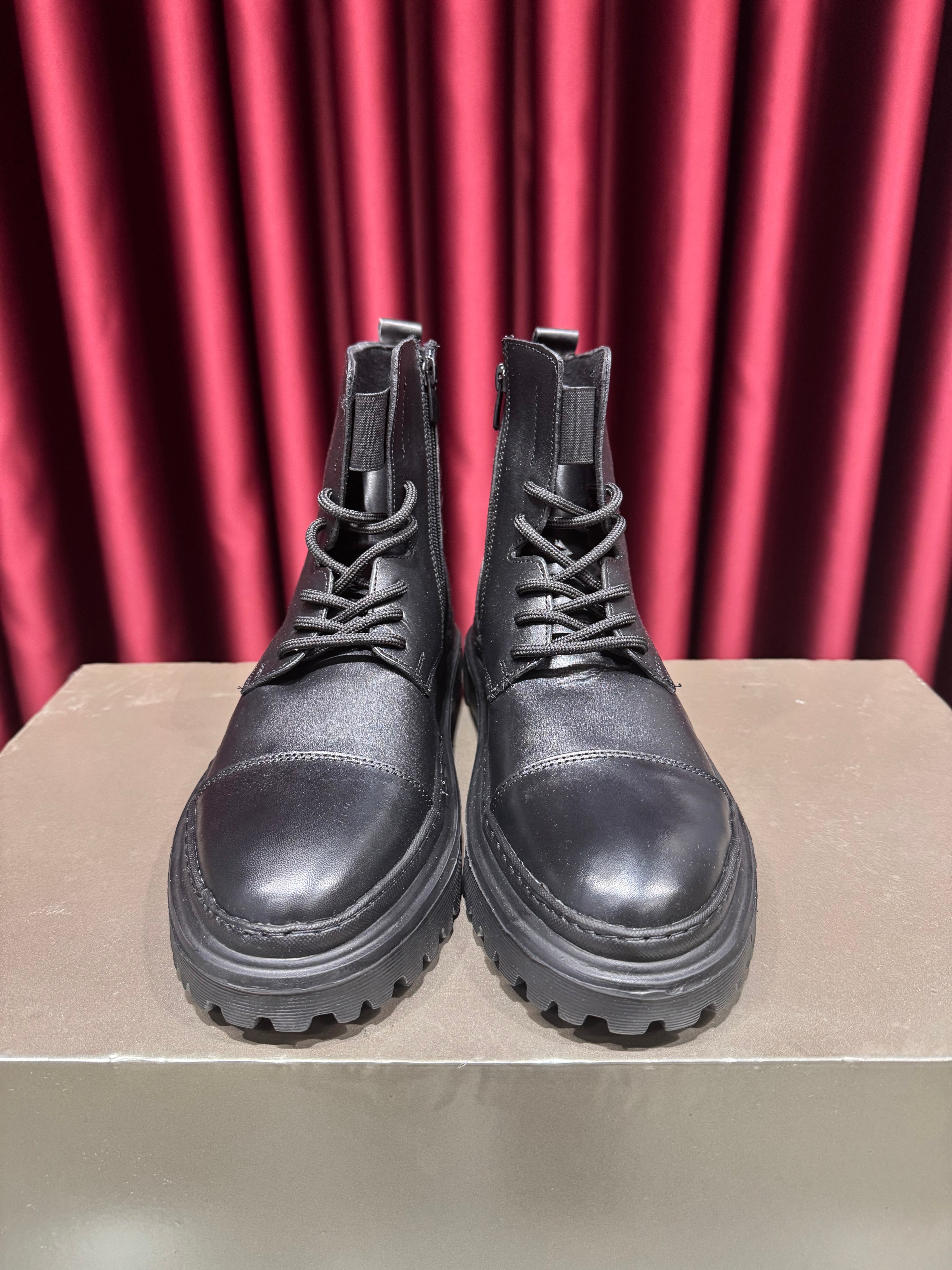 Siyah Fermuarlı Postal