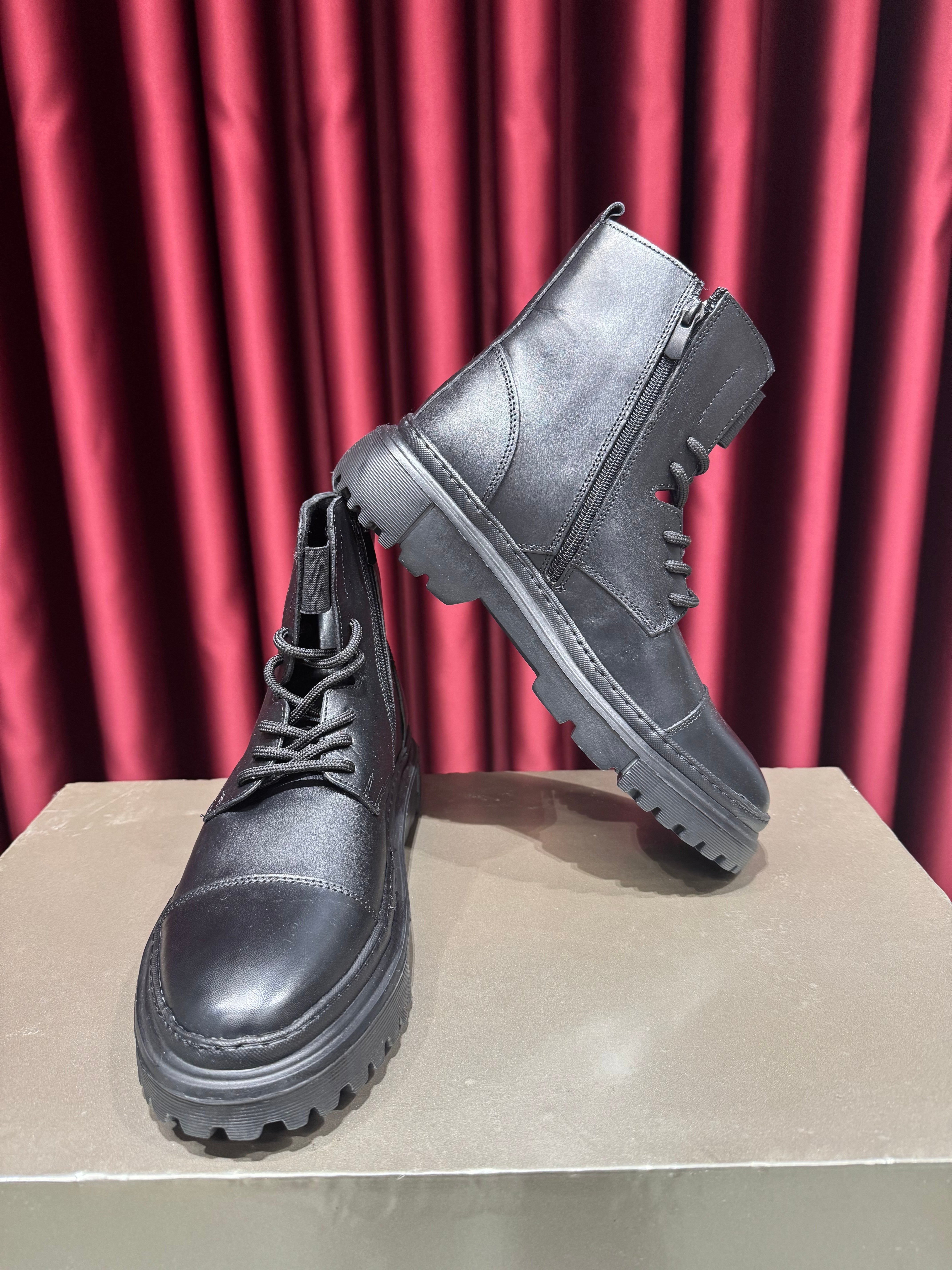 Siyah Fermuarlı Postal