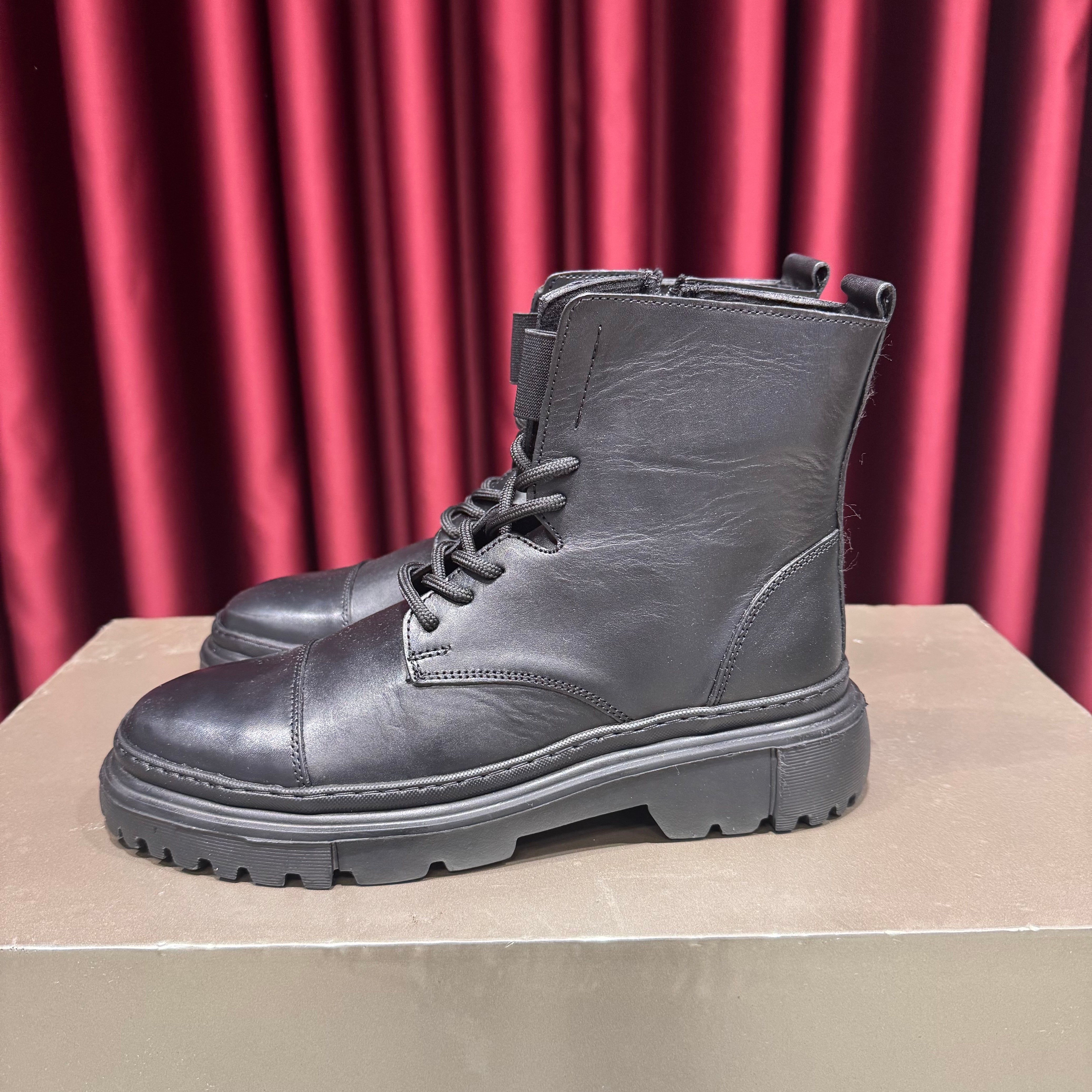 Siyah Fermuarlı Postal