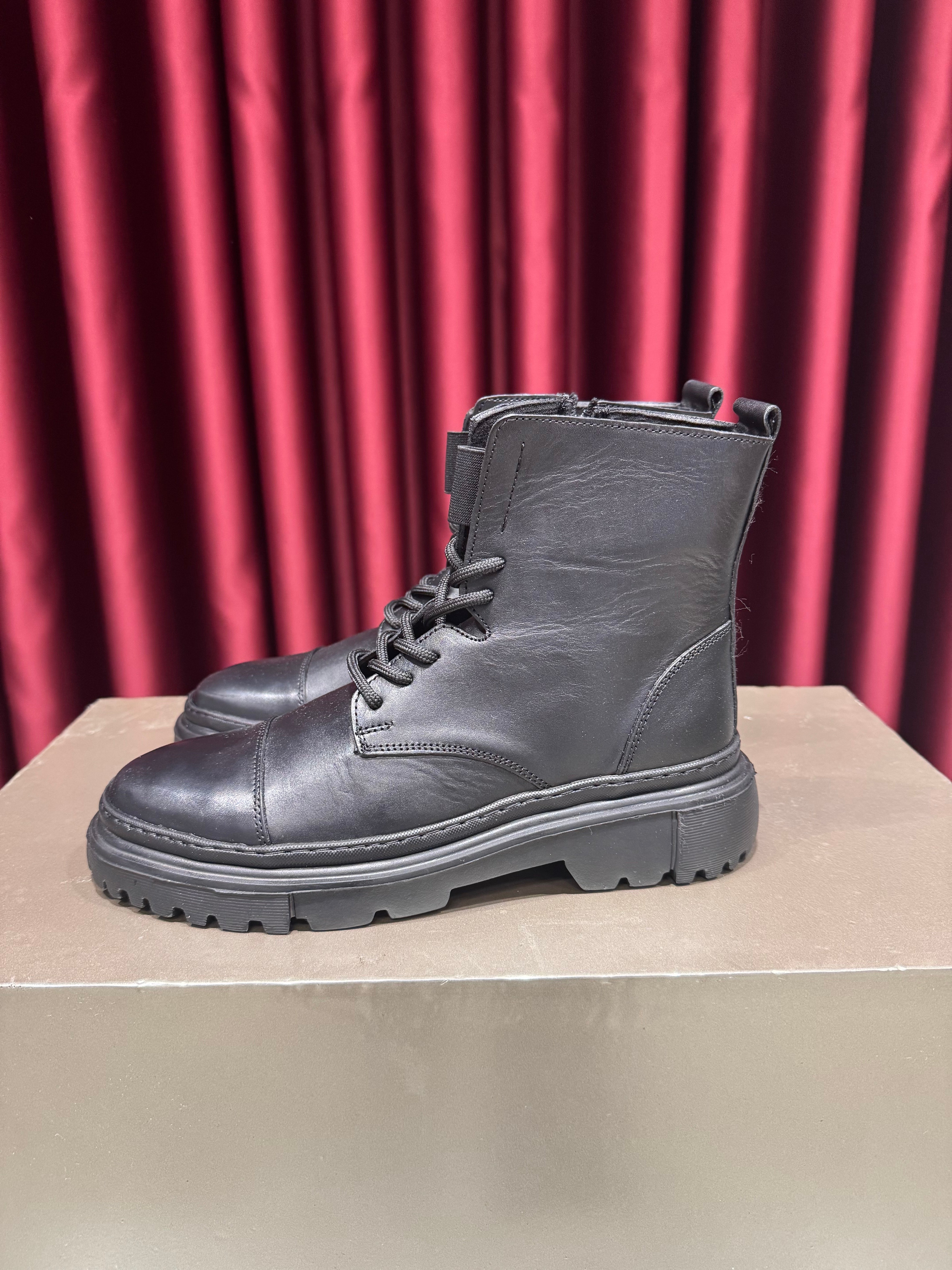 Siyah Fermuarlı Postal