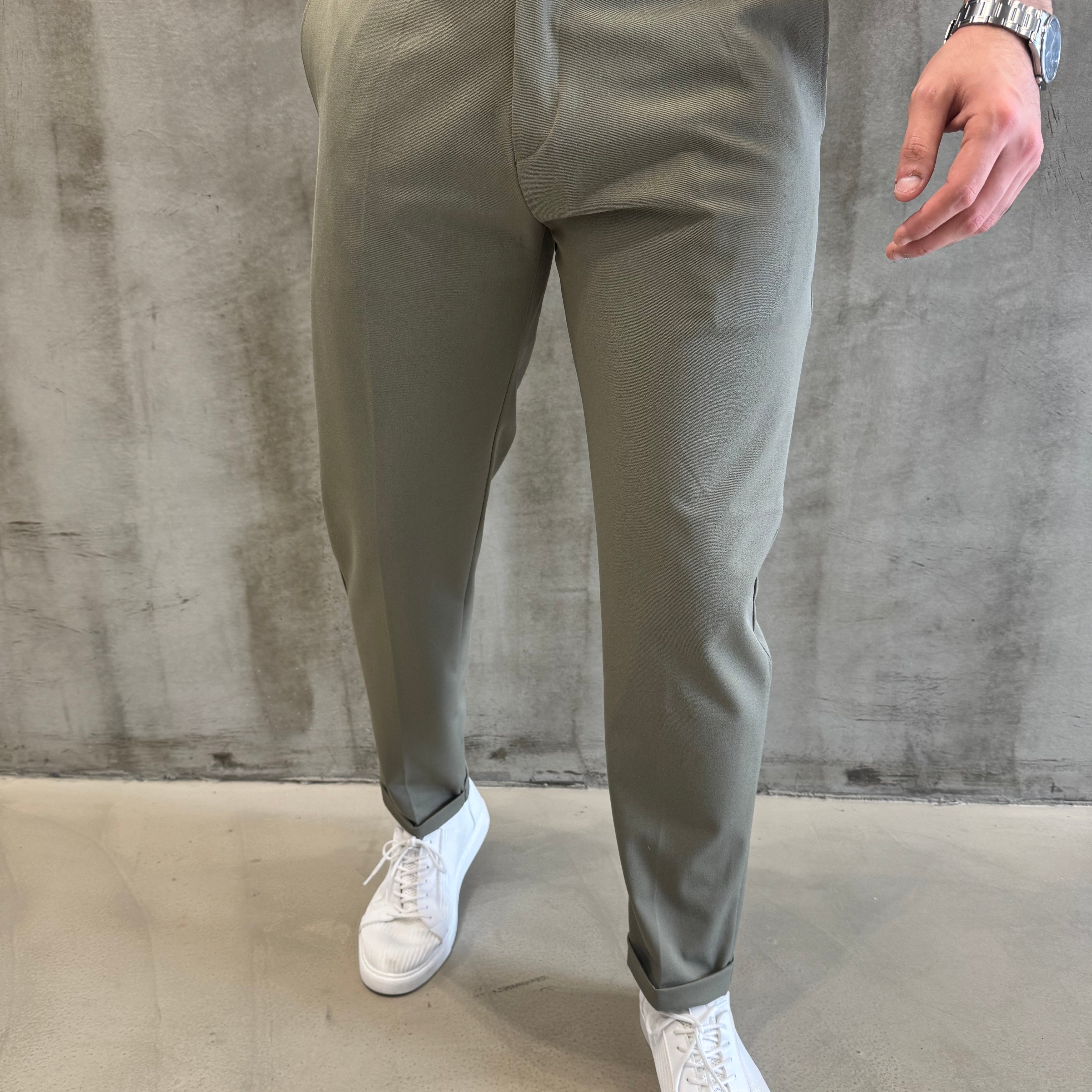 Siyah Kemer Detaylı BR Pantolon