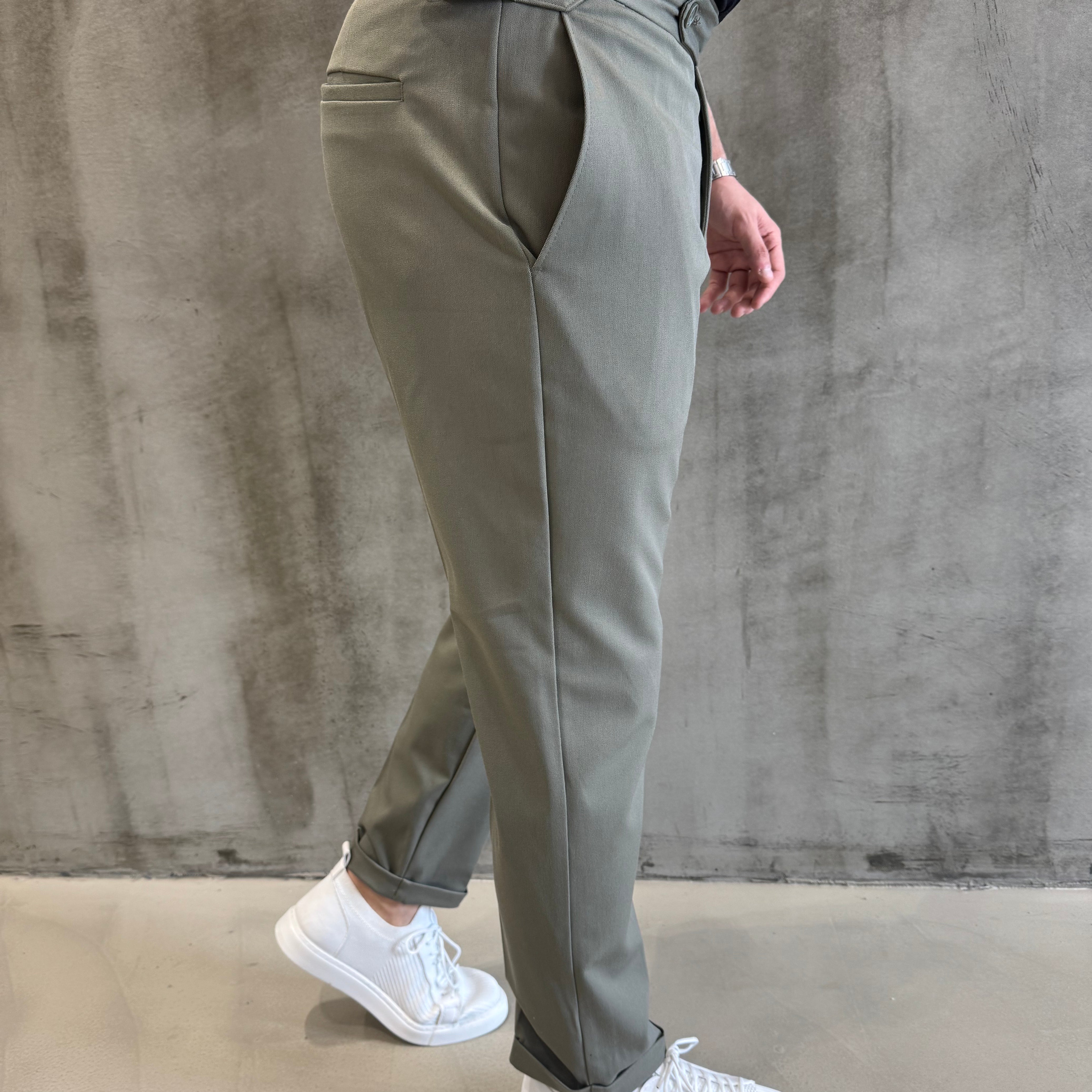 Siyah Kemer Detaylı BR Pantolon