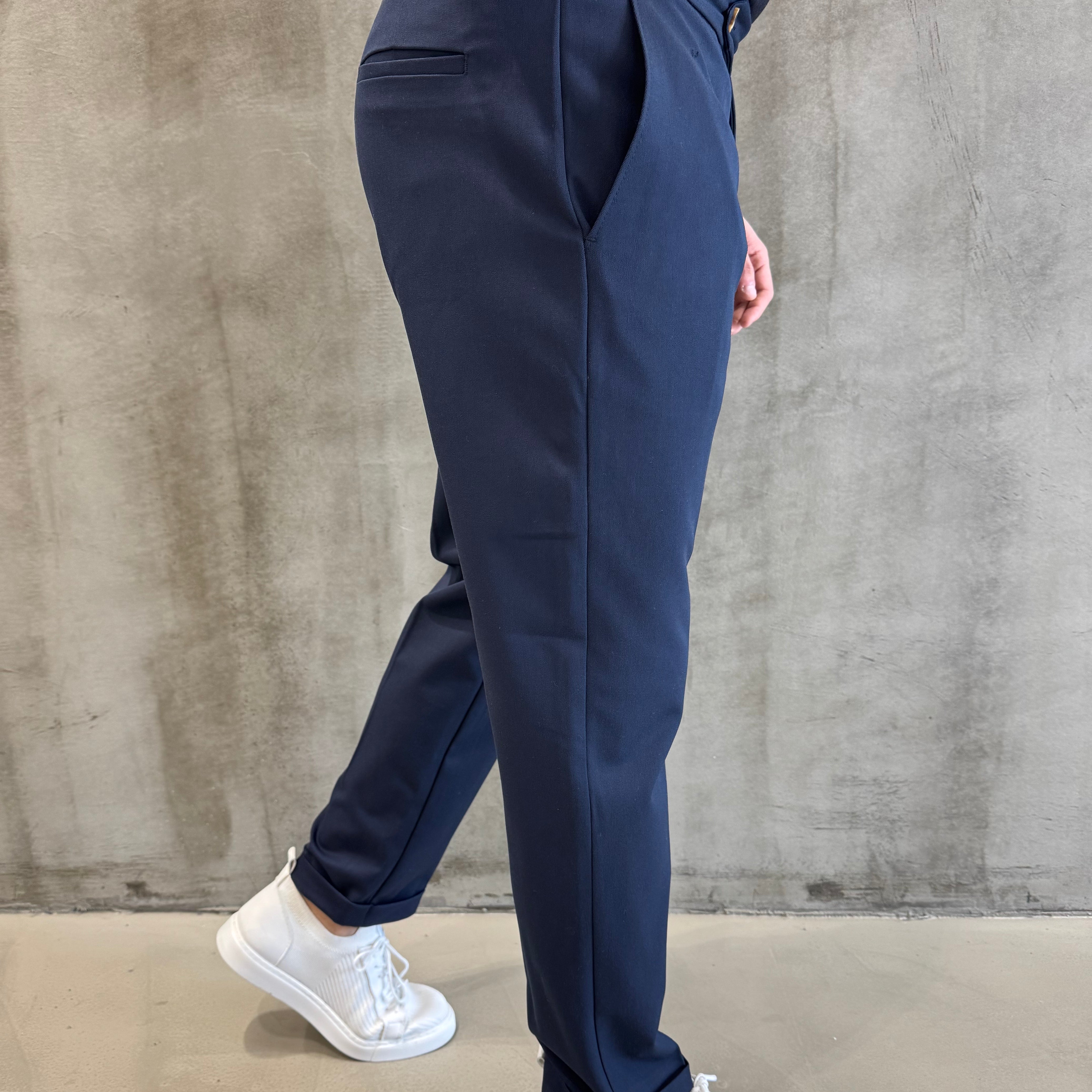 Siyah Kemer Detaylı BR Pantolon