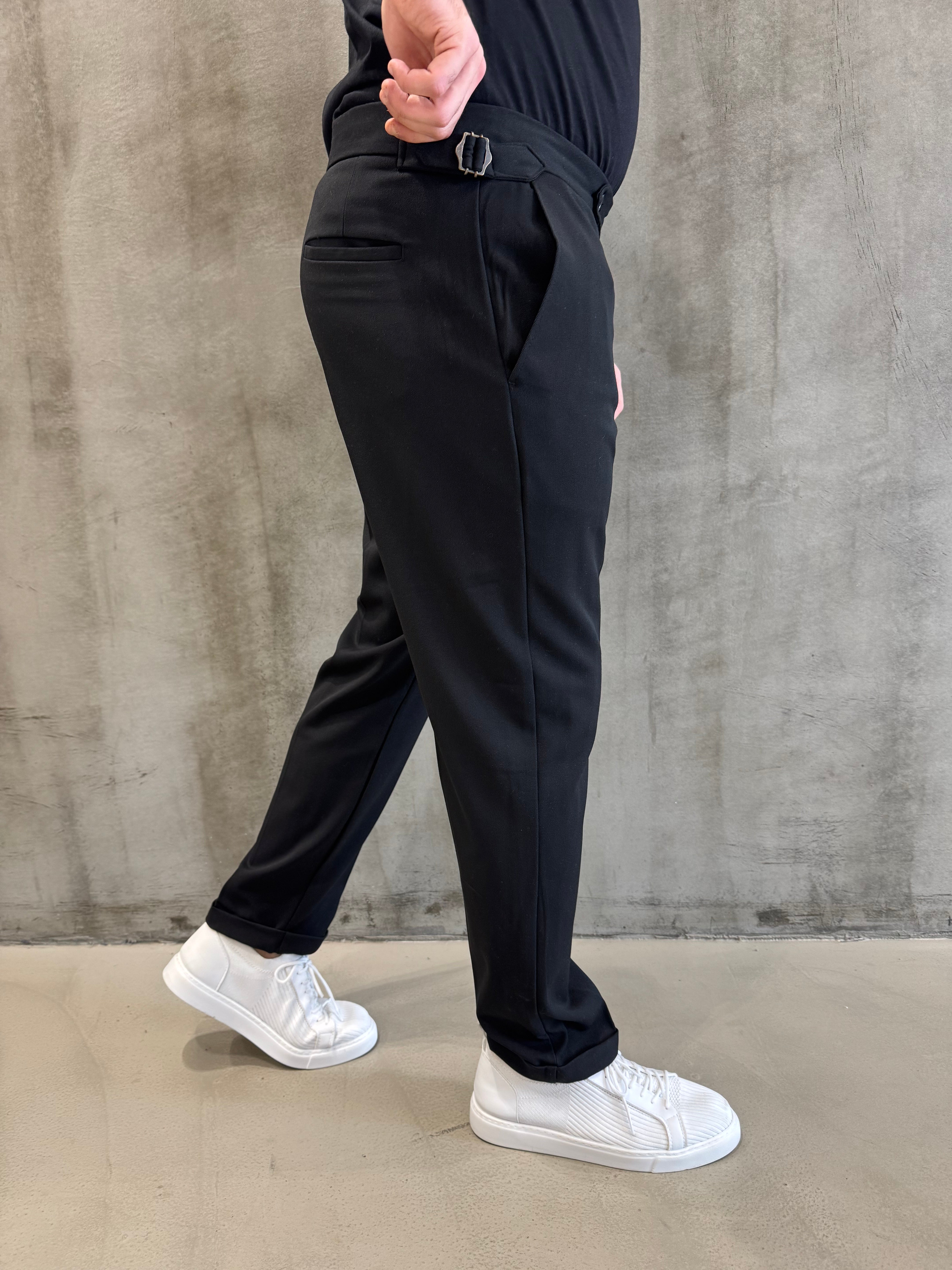 Siyah Kemer Detaylı BR Pantolon