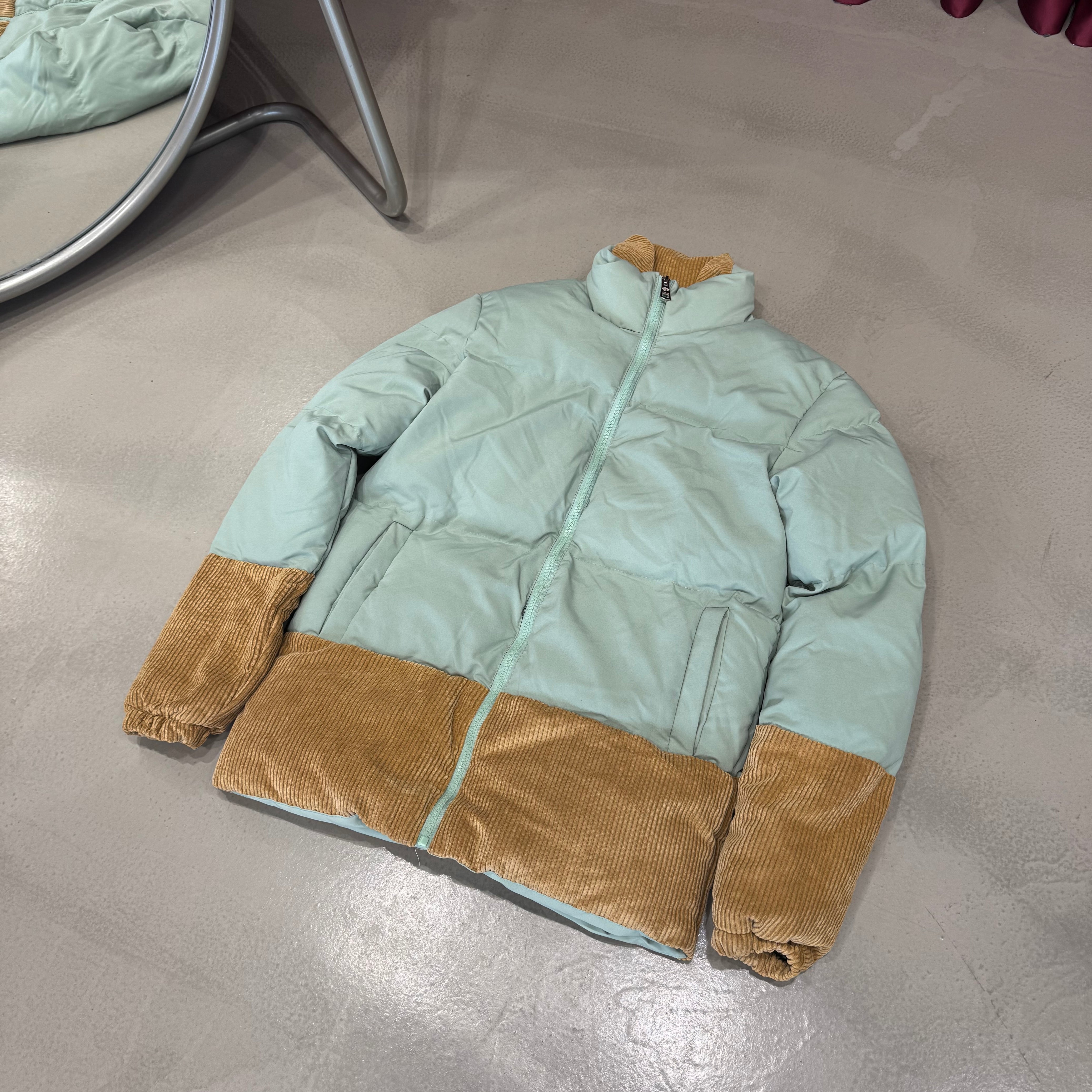 Kadife Detaylı Şişme Mont