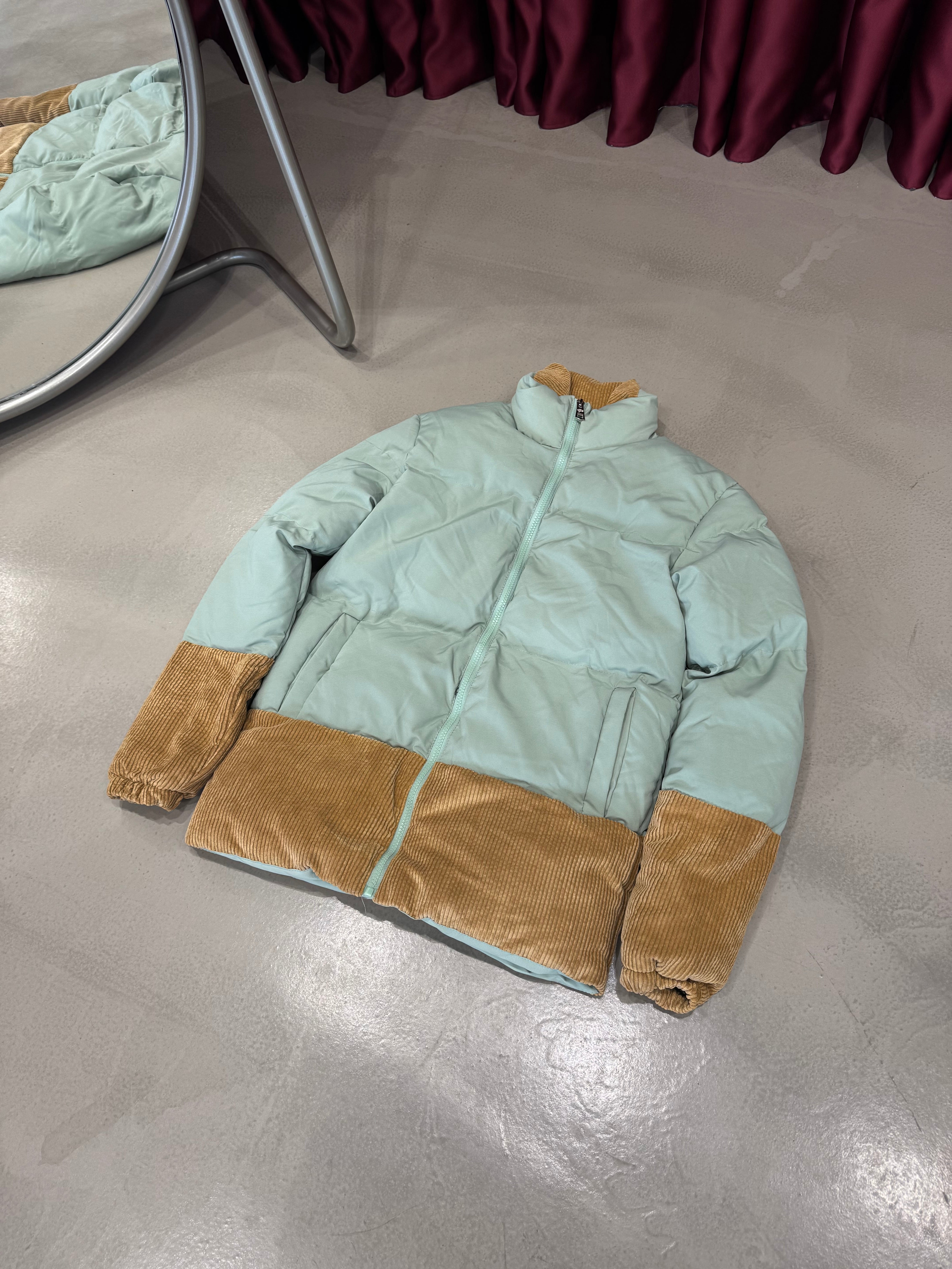 Kadife Detaylı Şişme Mont