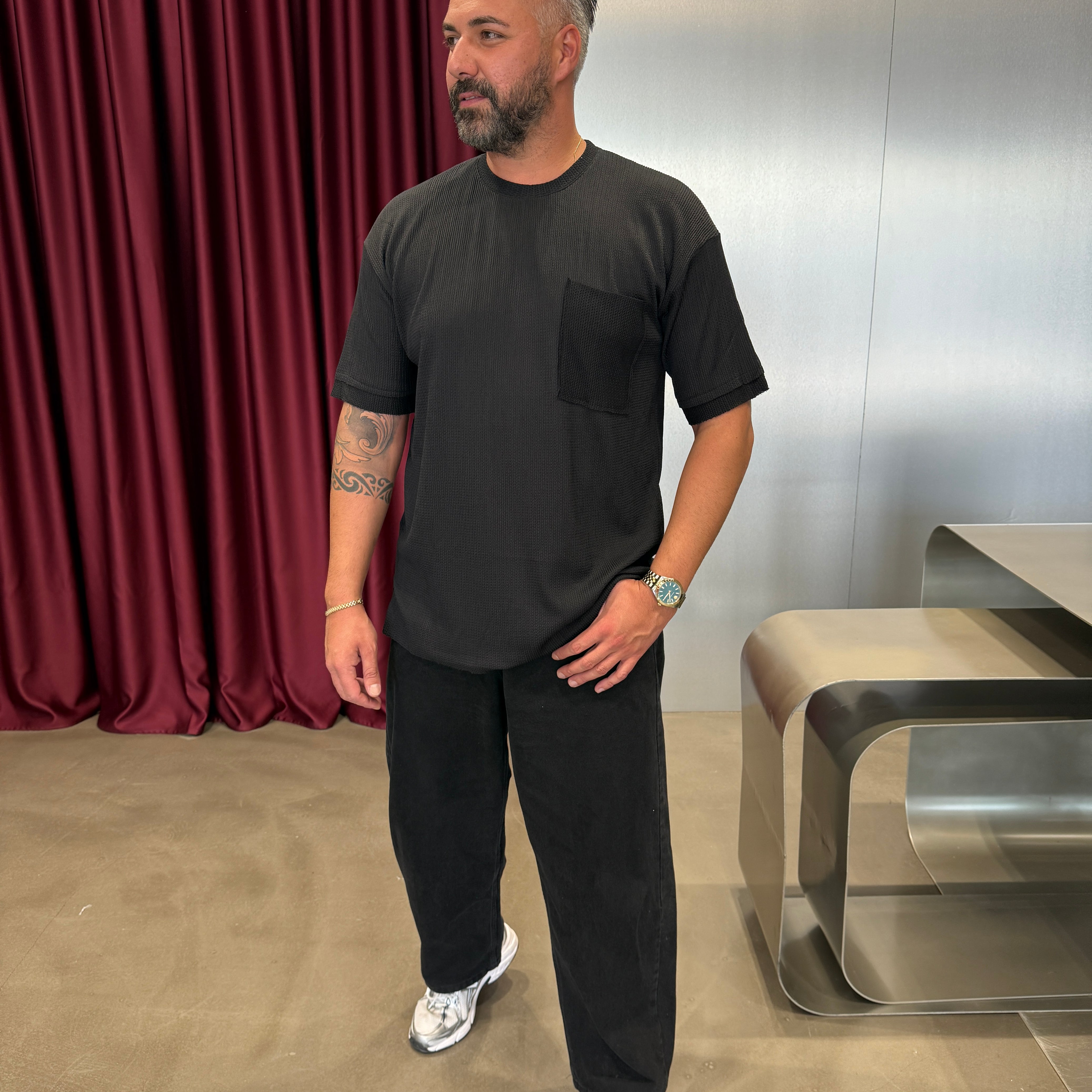 Siyah Kırinkıl Tek Cepli T-Shirt