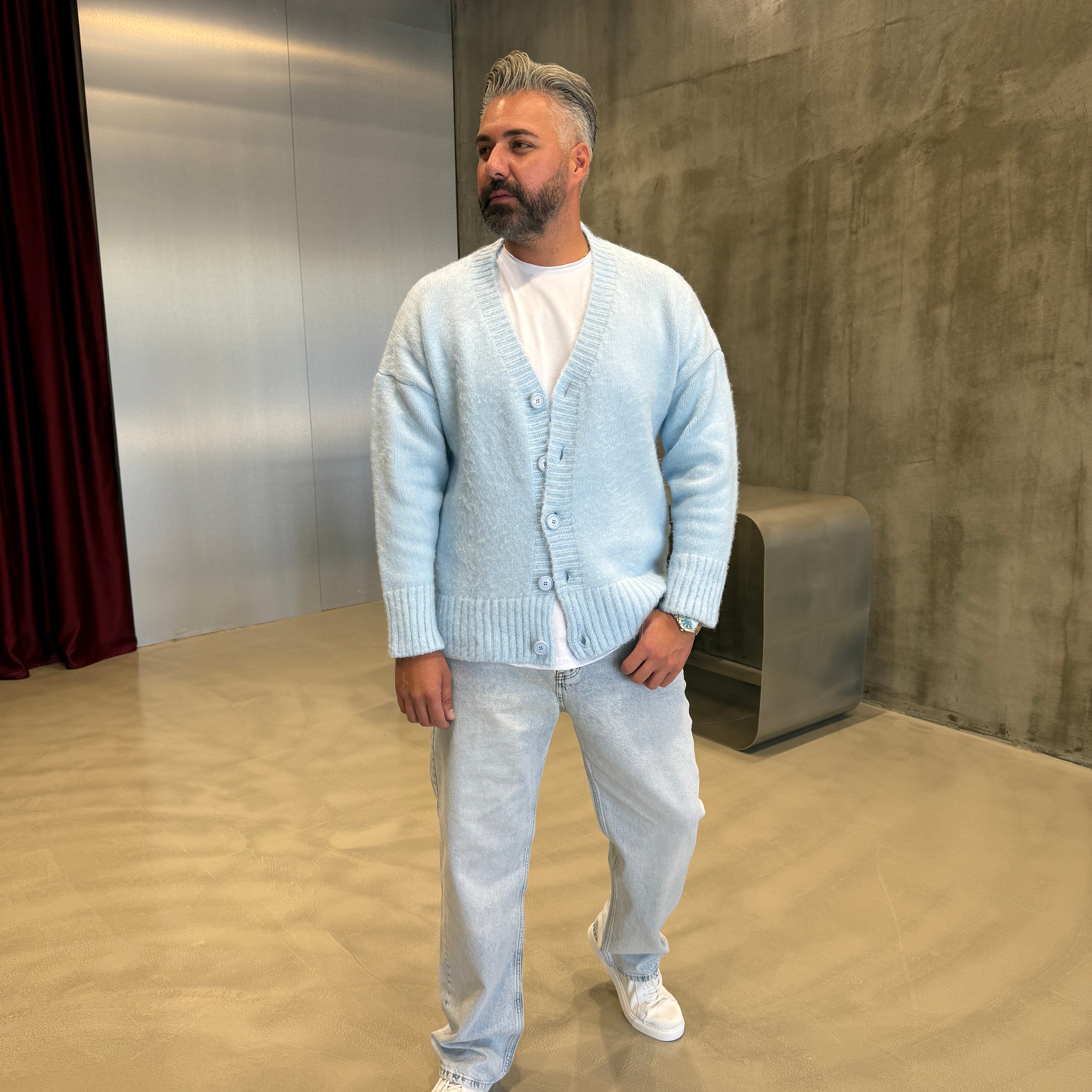 (KOMBİN) Bebe Mavi Sakallı Kumaş Hırka + Buz Mavi Baggy Kot Pantolon + Basic Beyaz T-Shirt