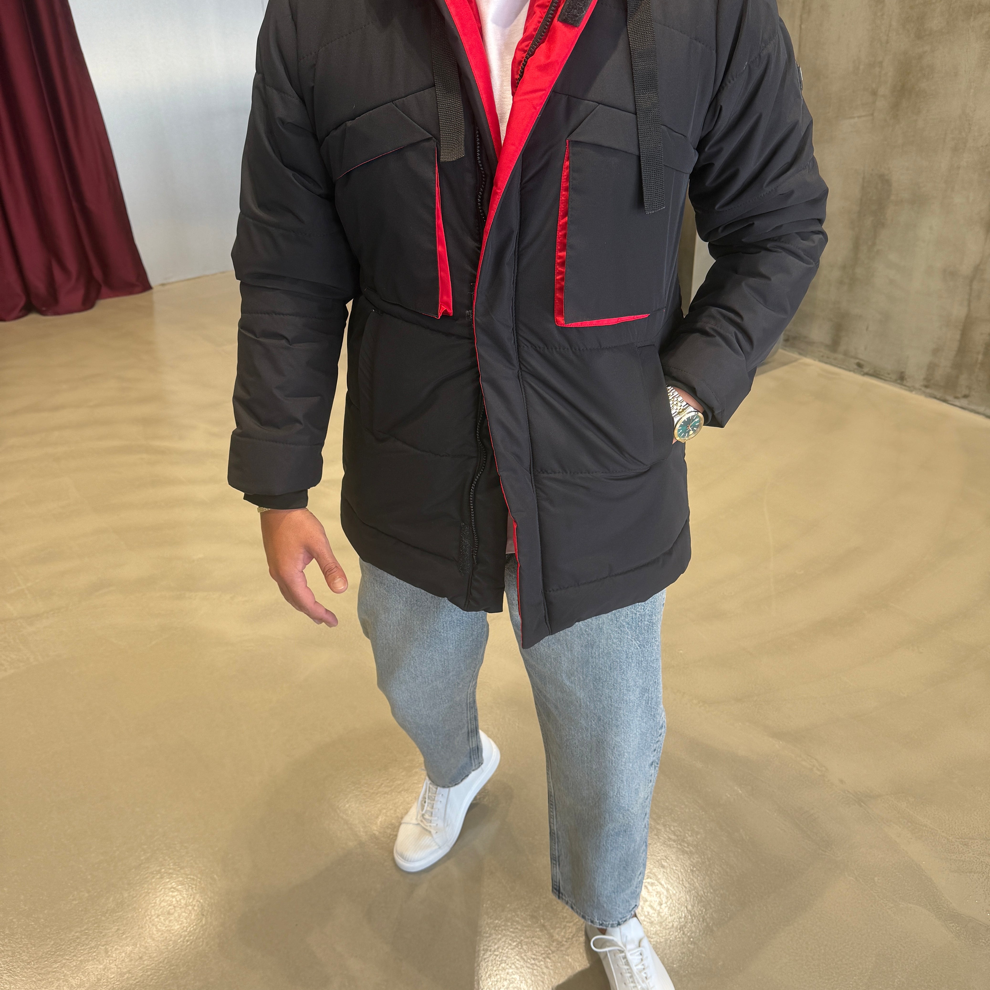 Siyah Şerit Detaylı Tasarım Mont