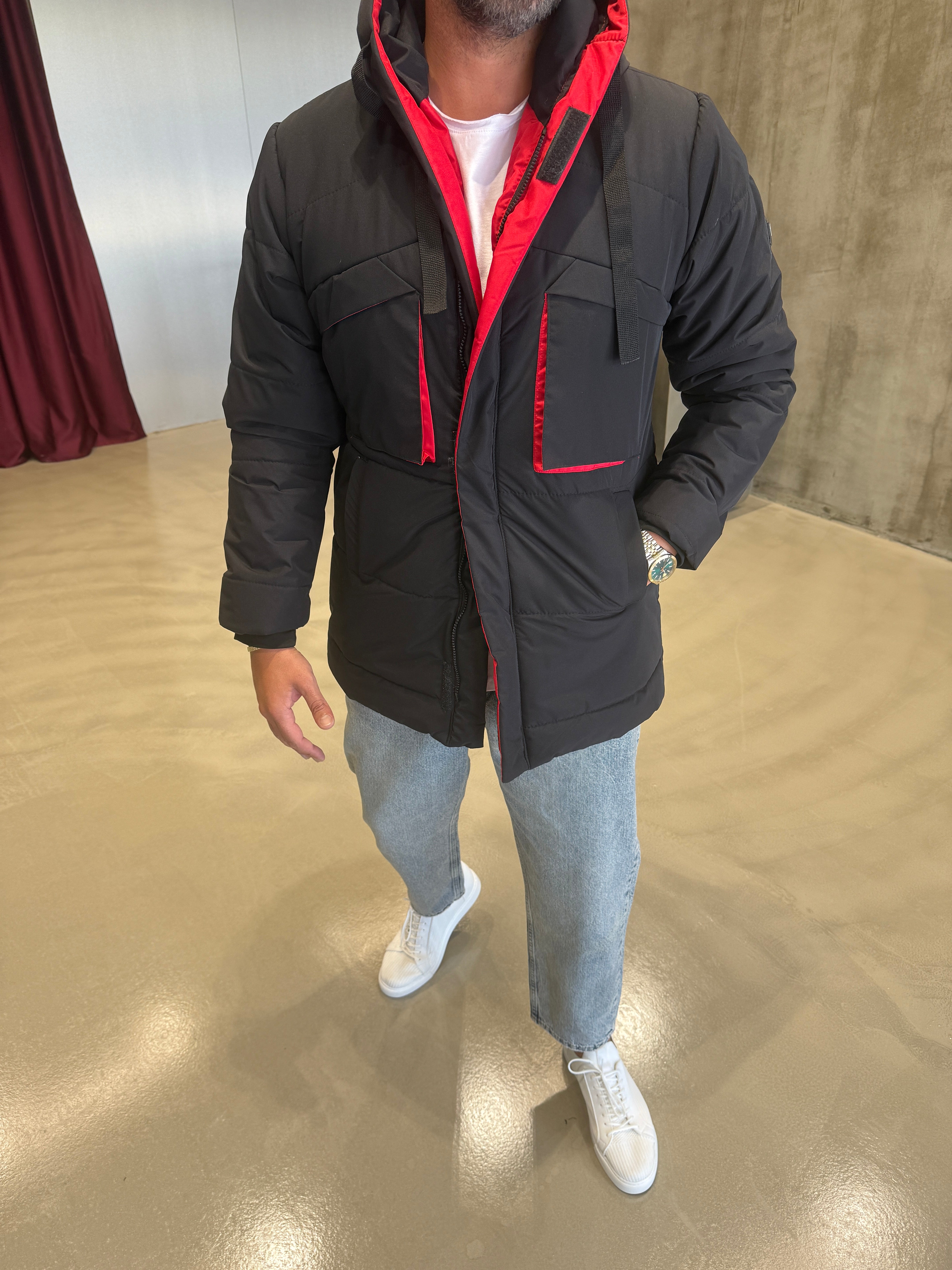 Siyah Şerit Detaylı Tasarım Mont