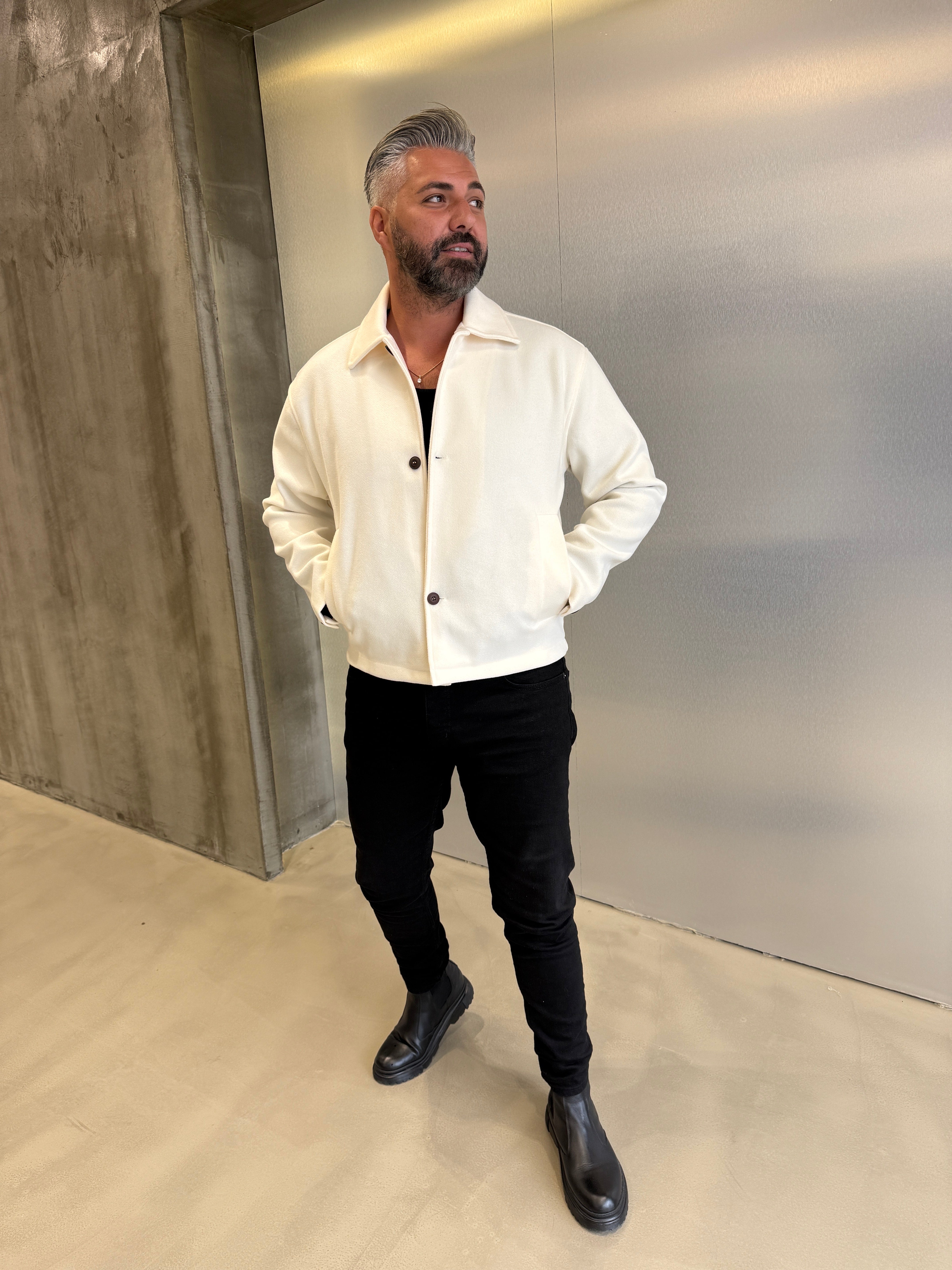 Beyaz Crop Kaşe