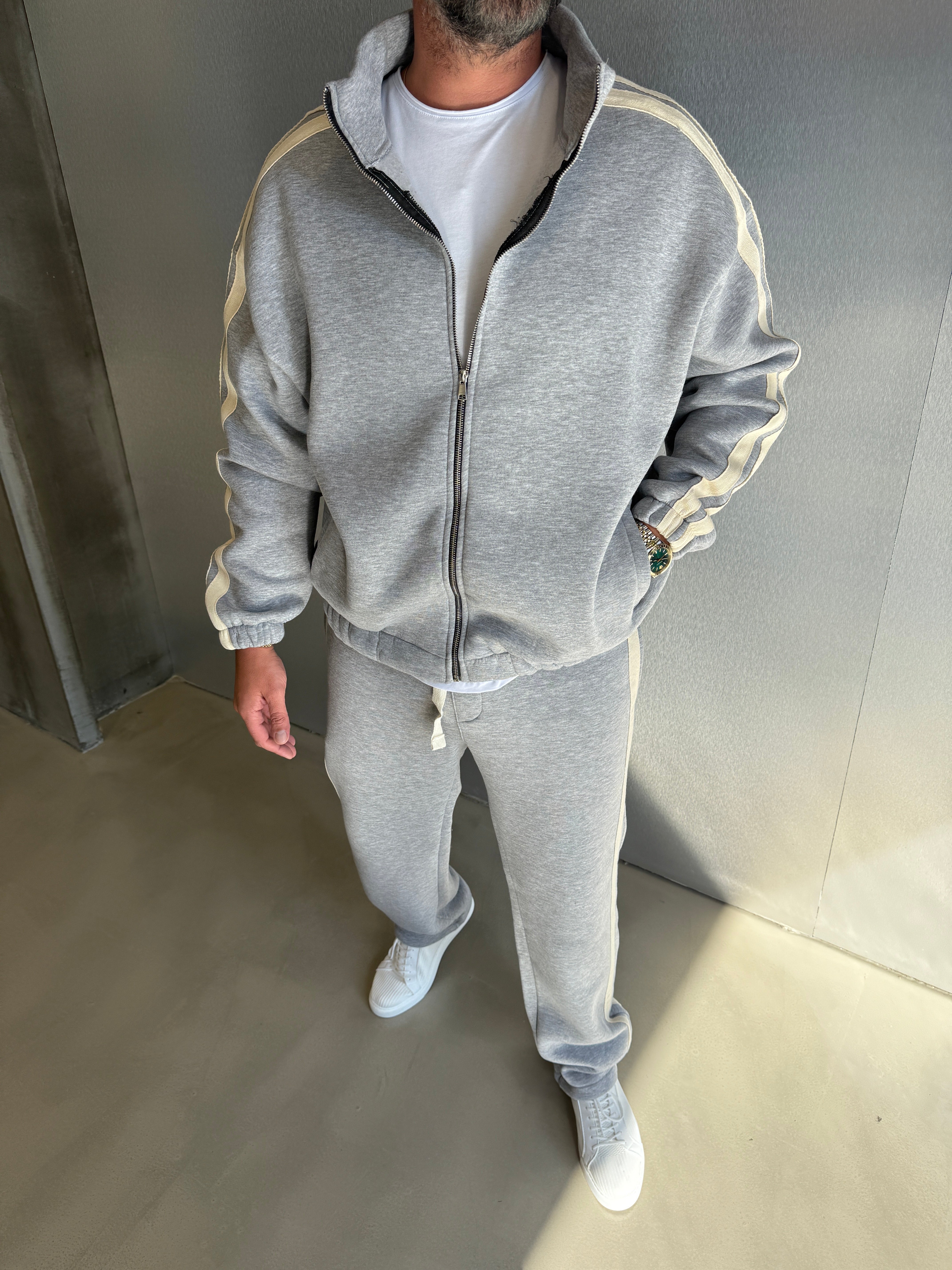 Siyah Hasır Şerit Detaylı Takım