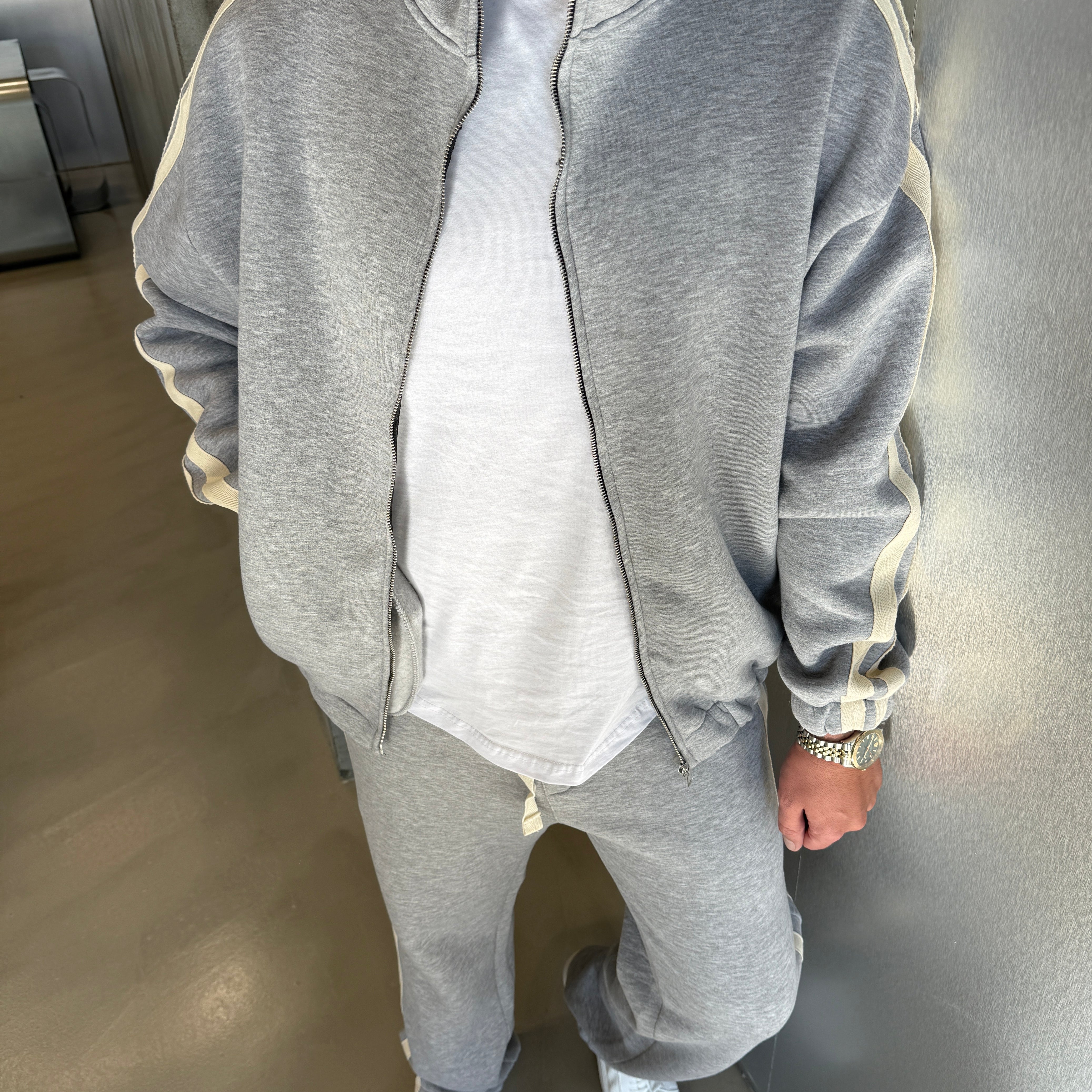 Siyah Hasır Şerit Detaylı Takım